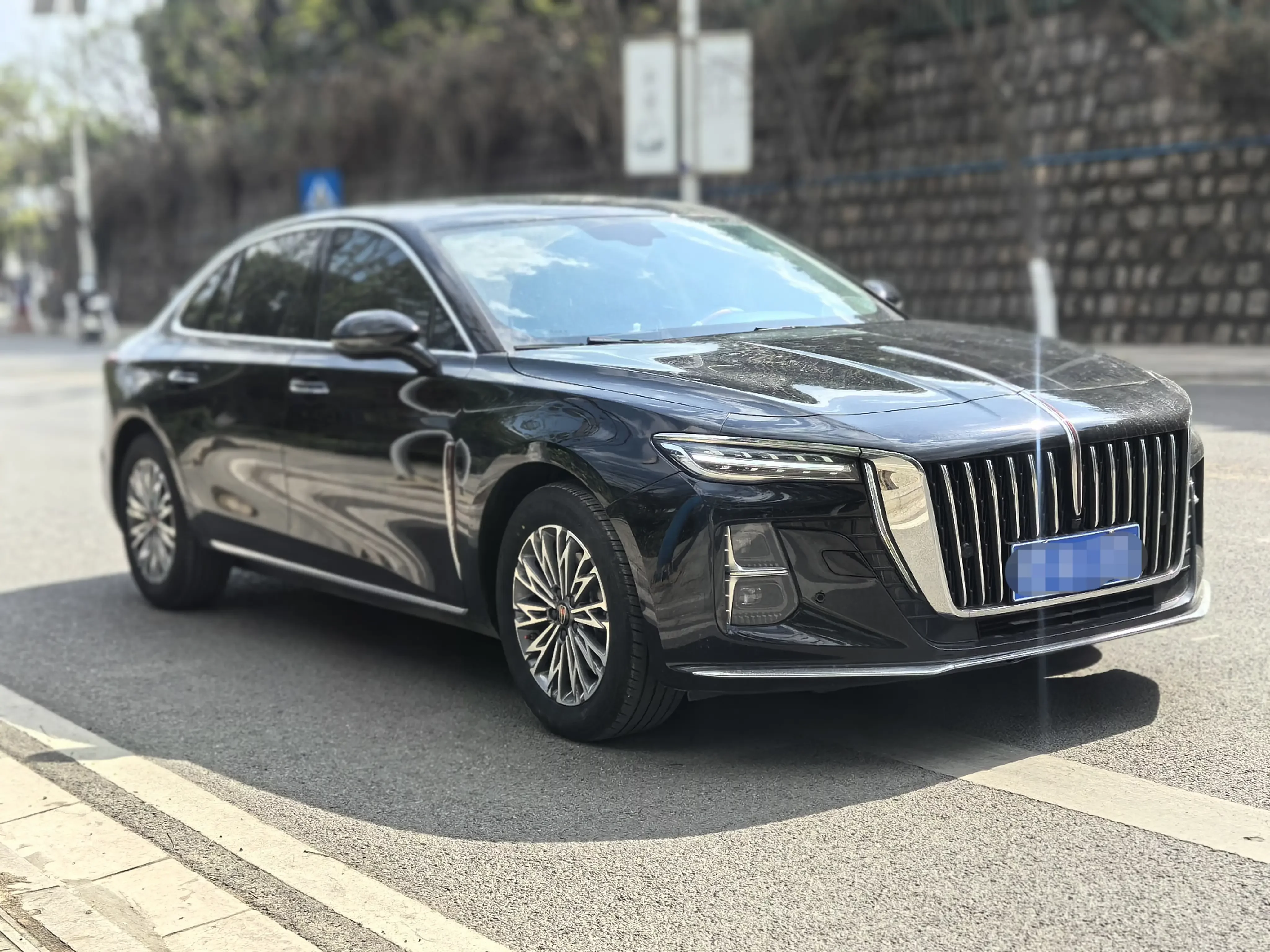 Hongqi H5