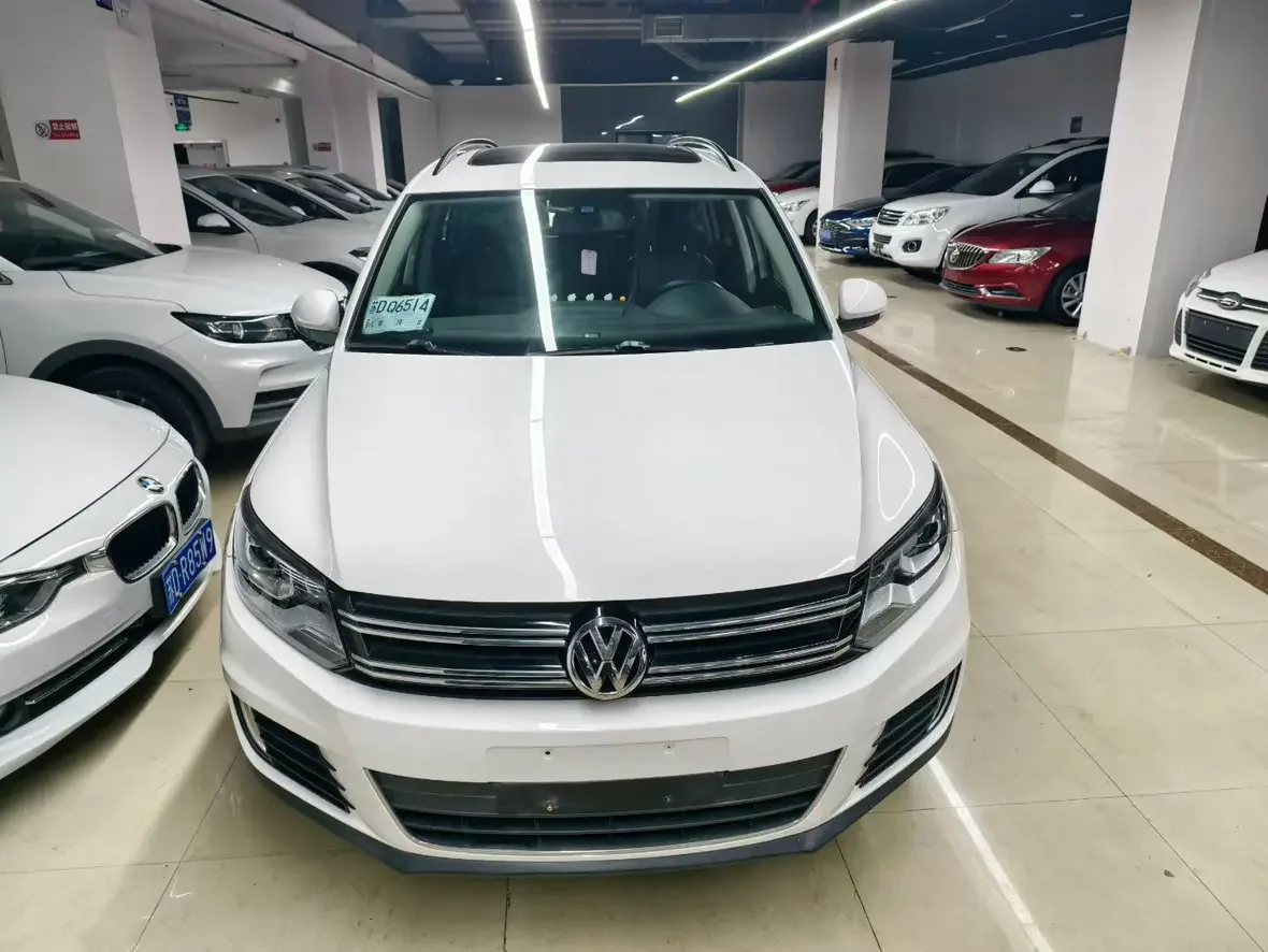 Volkswagen Tiguan (Tharu)