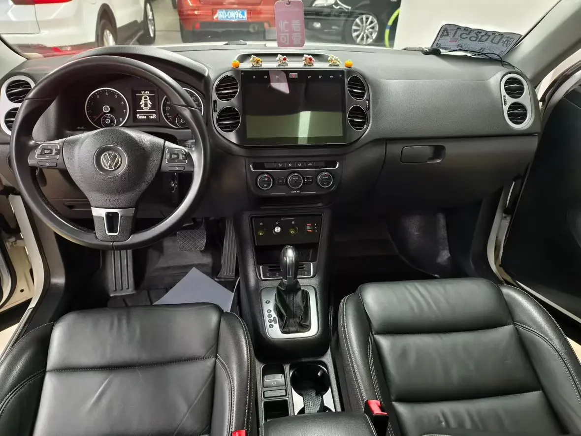 Volkswagen Tiguan (Tharu)