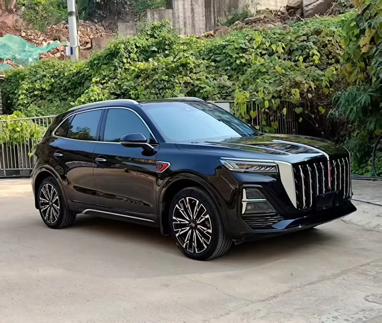 Hongqi HS5