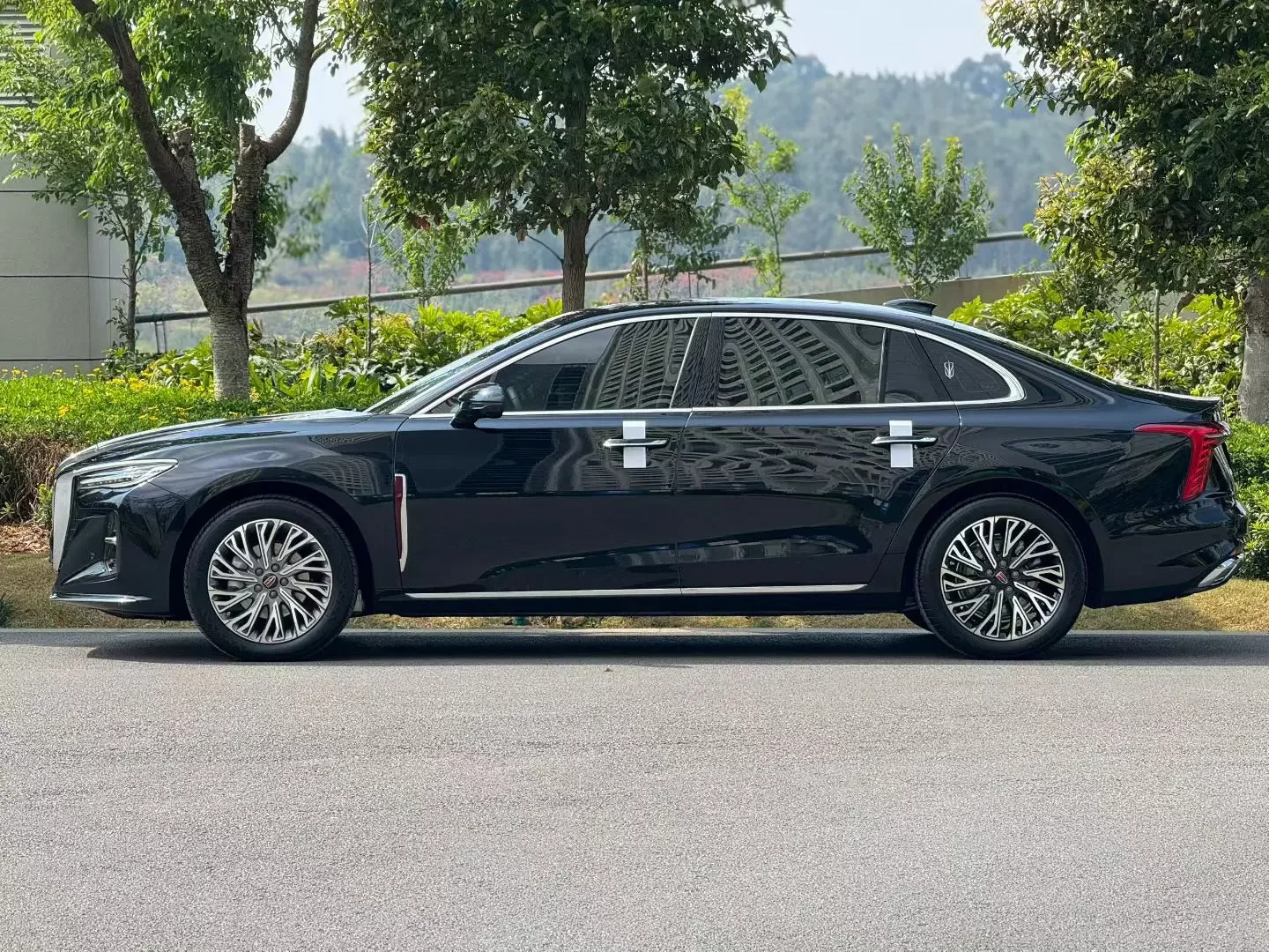 Hongqi H5