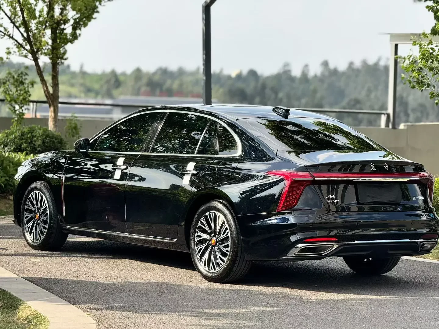 Hongqi H5