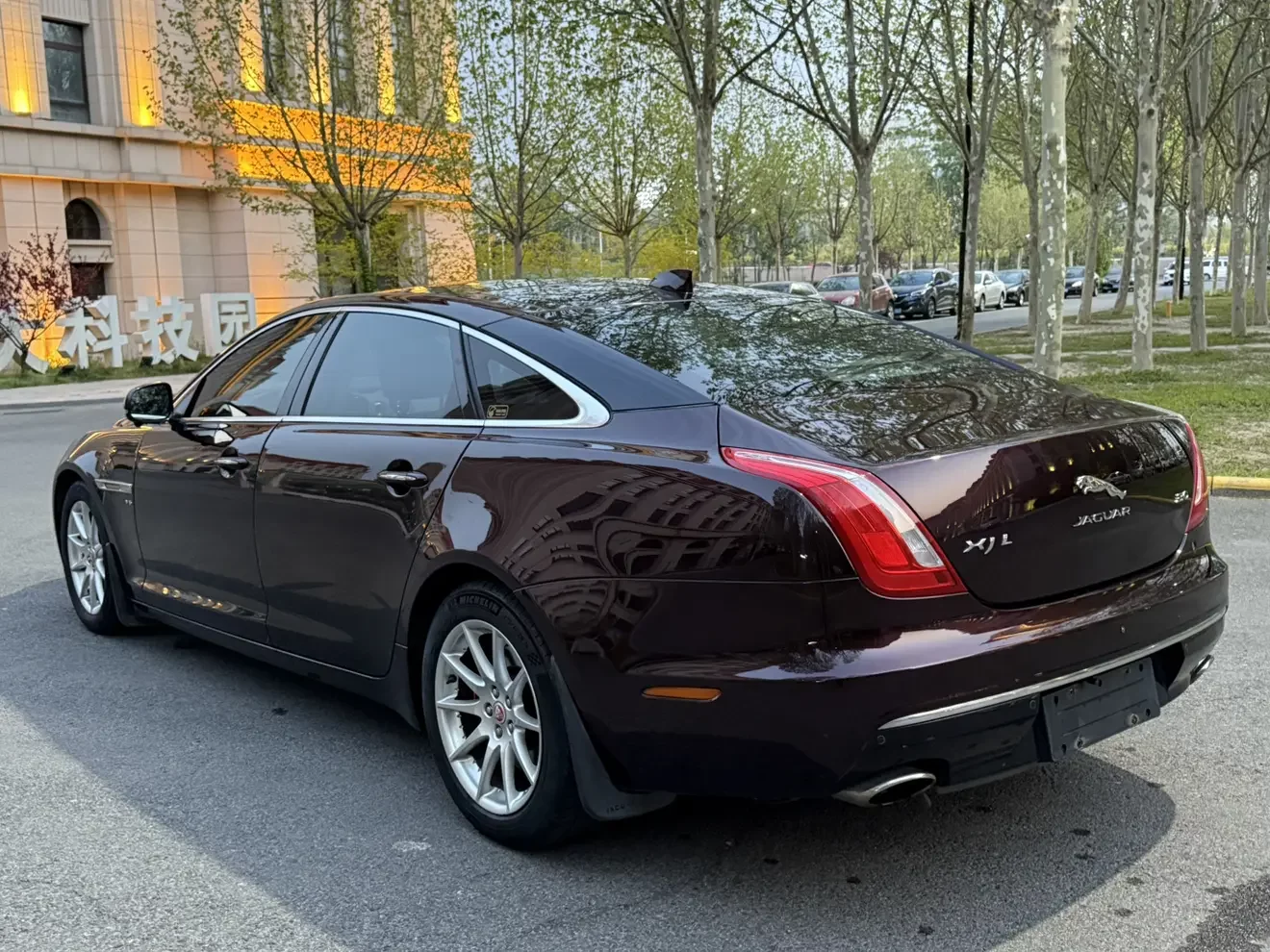 Jaguar XJ