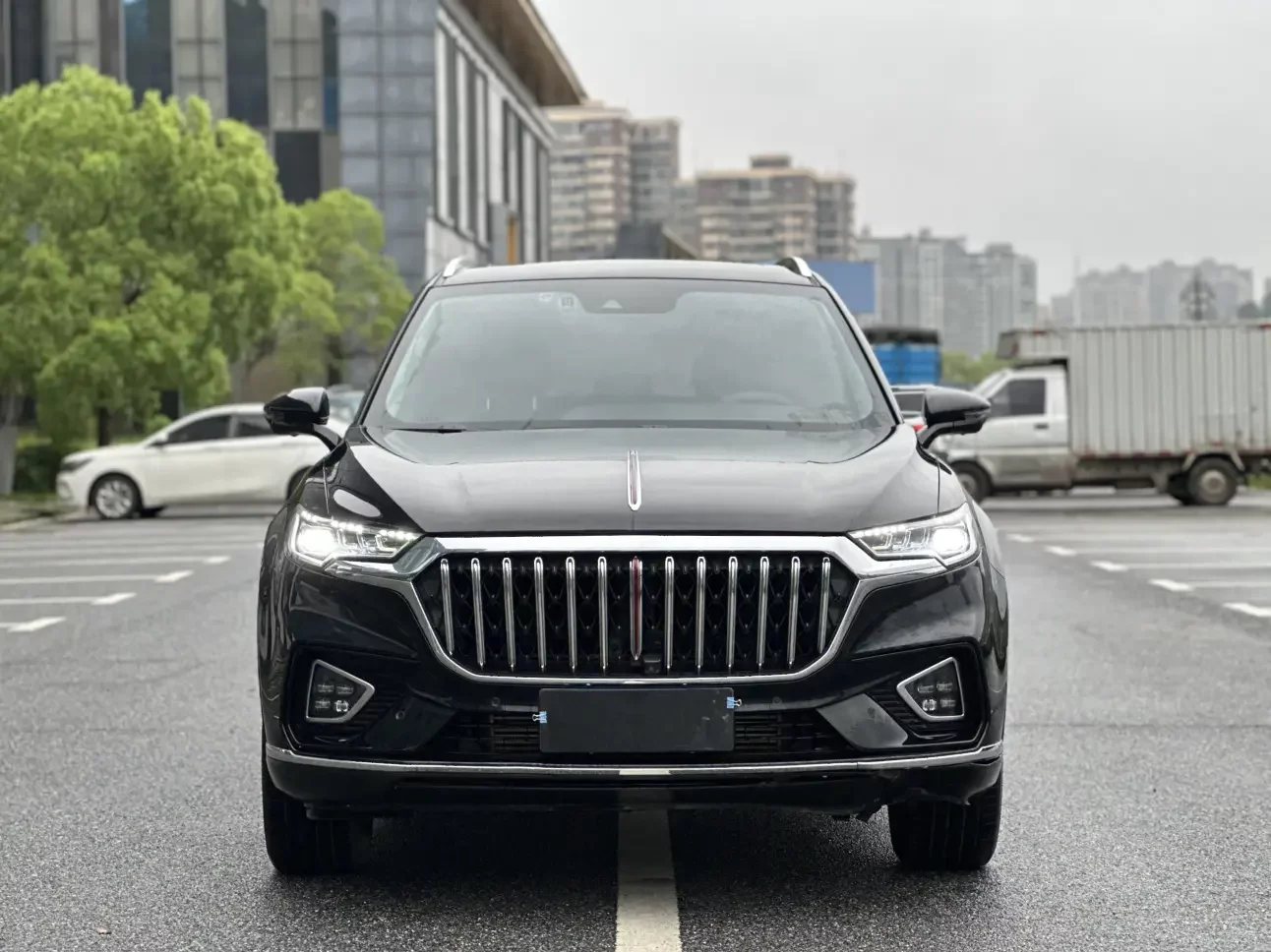Hongqi HS5