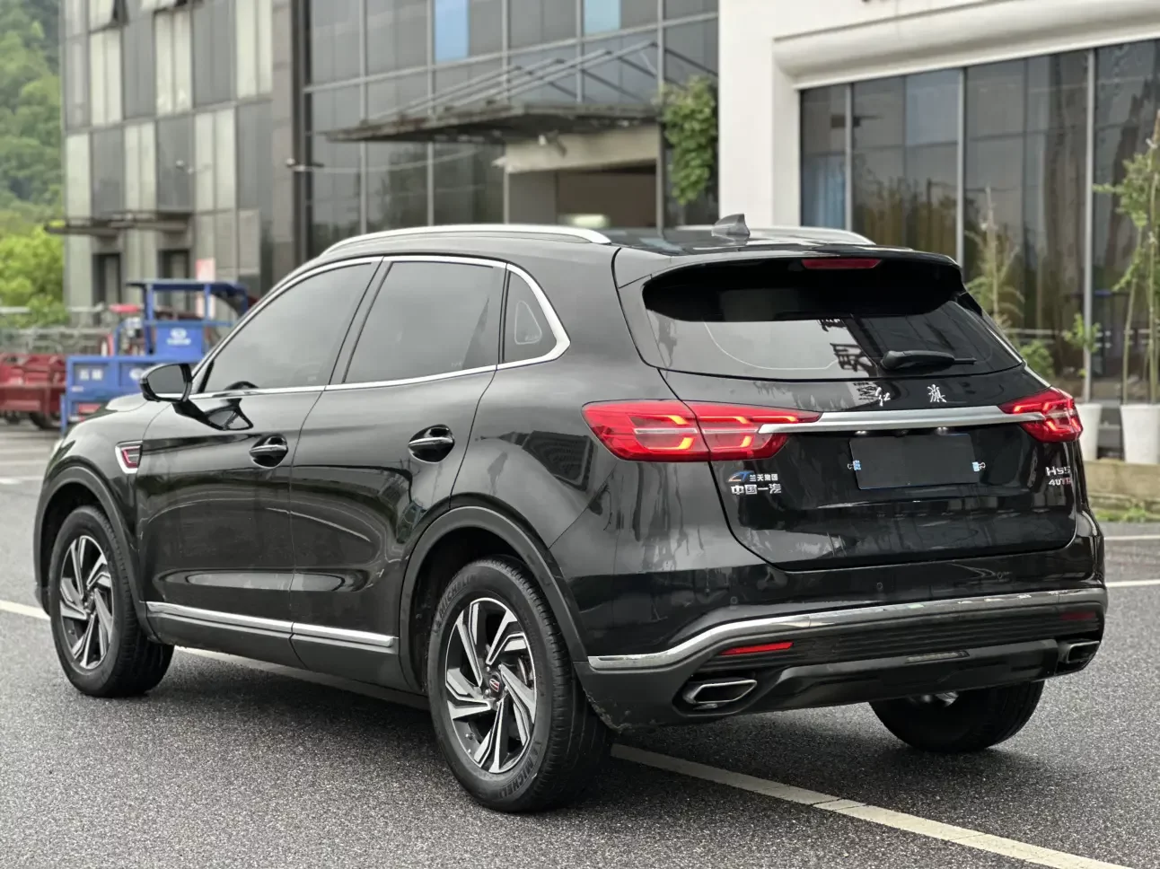 Hongqi HS5