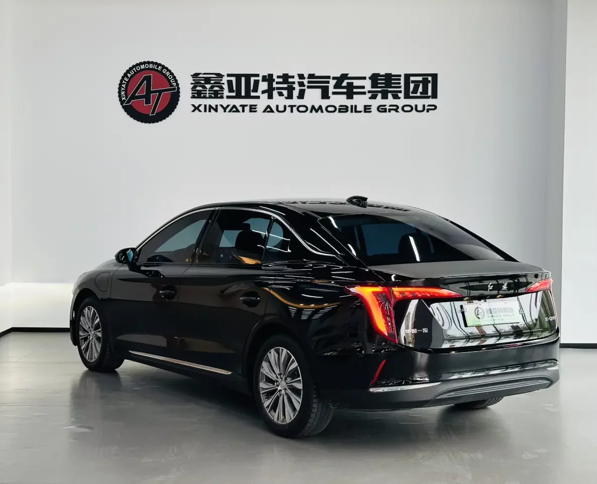 Hongqi E-QM5