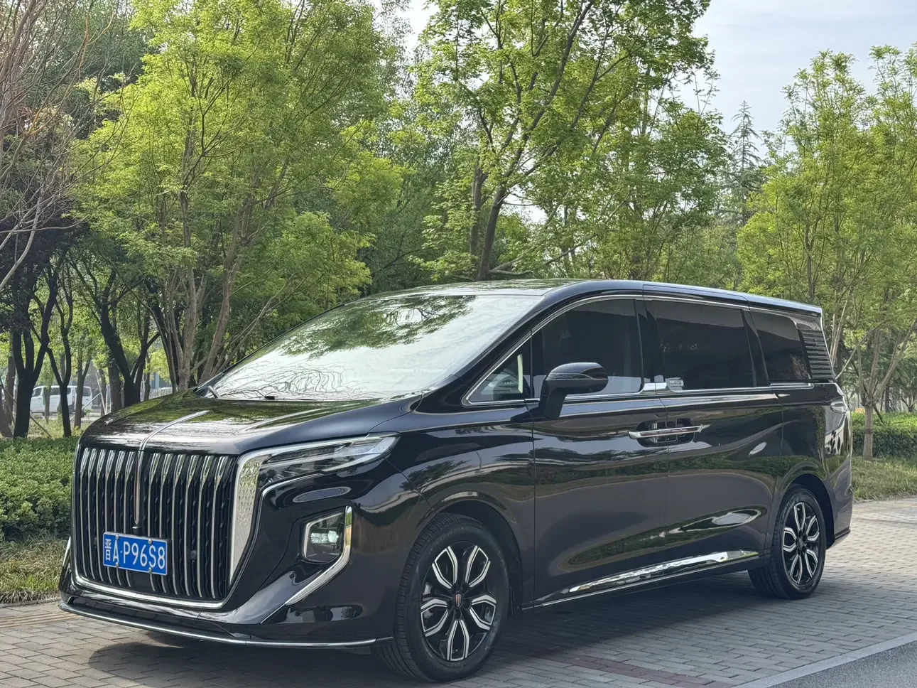 Hongqi HQ9