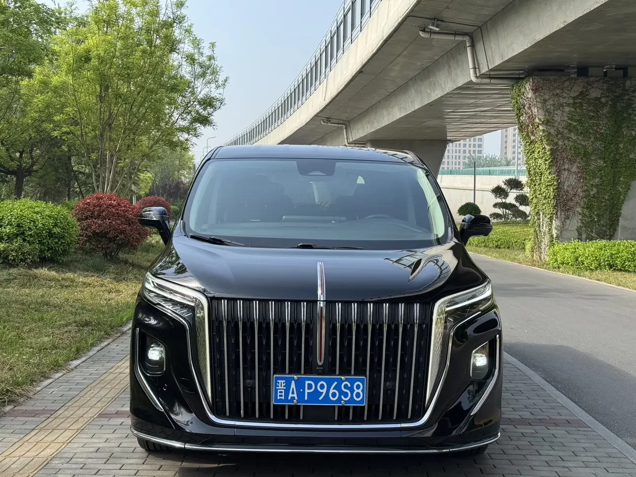 Hongqi HQ9