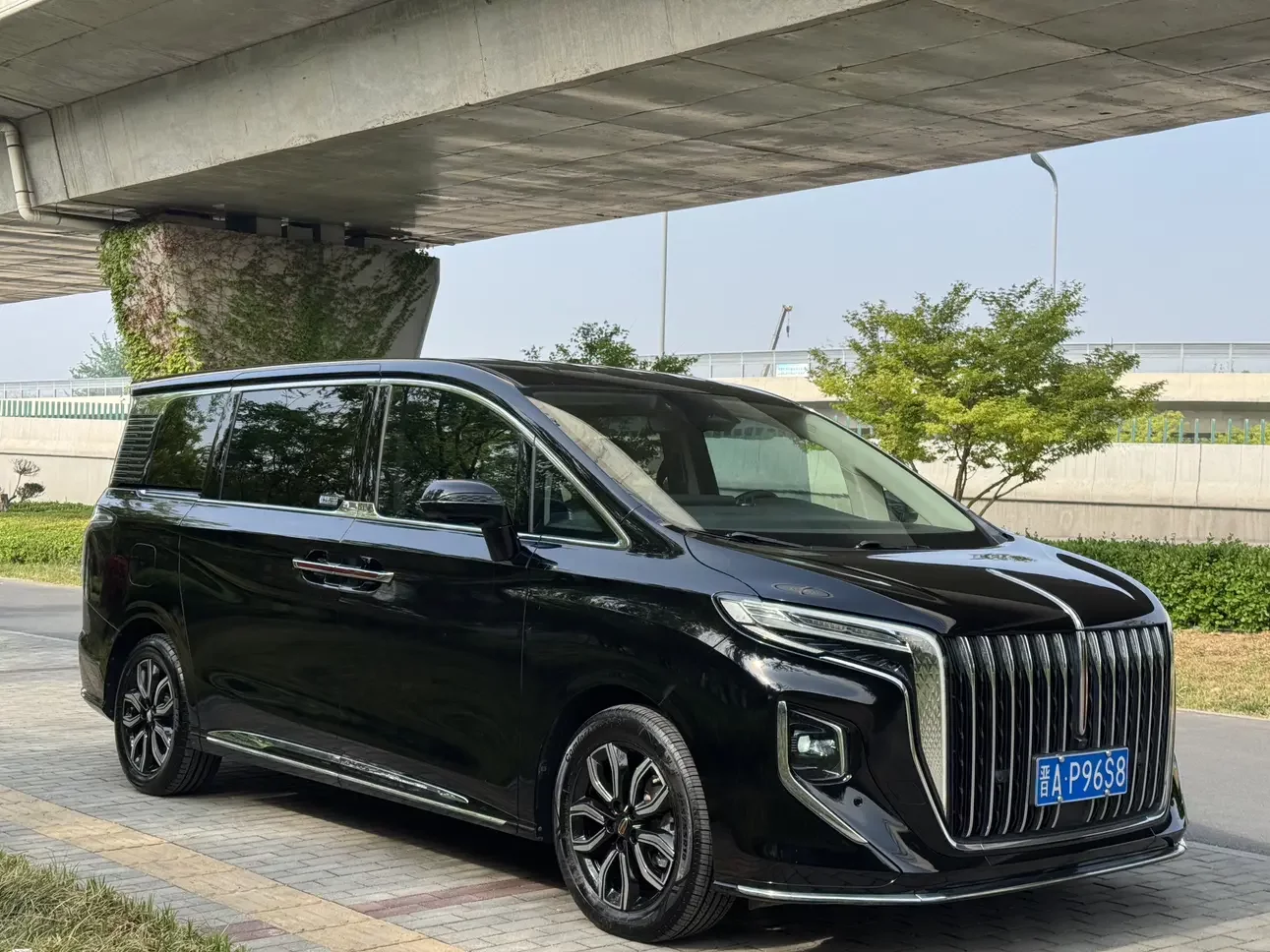 Hongqi HQ9