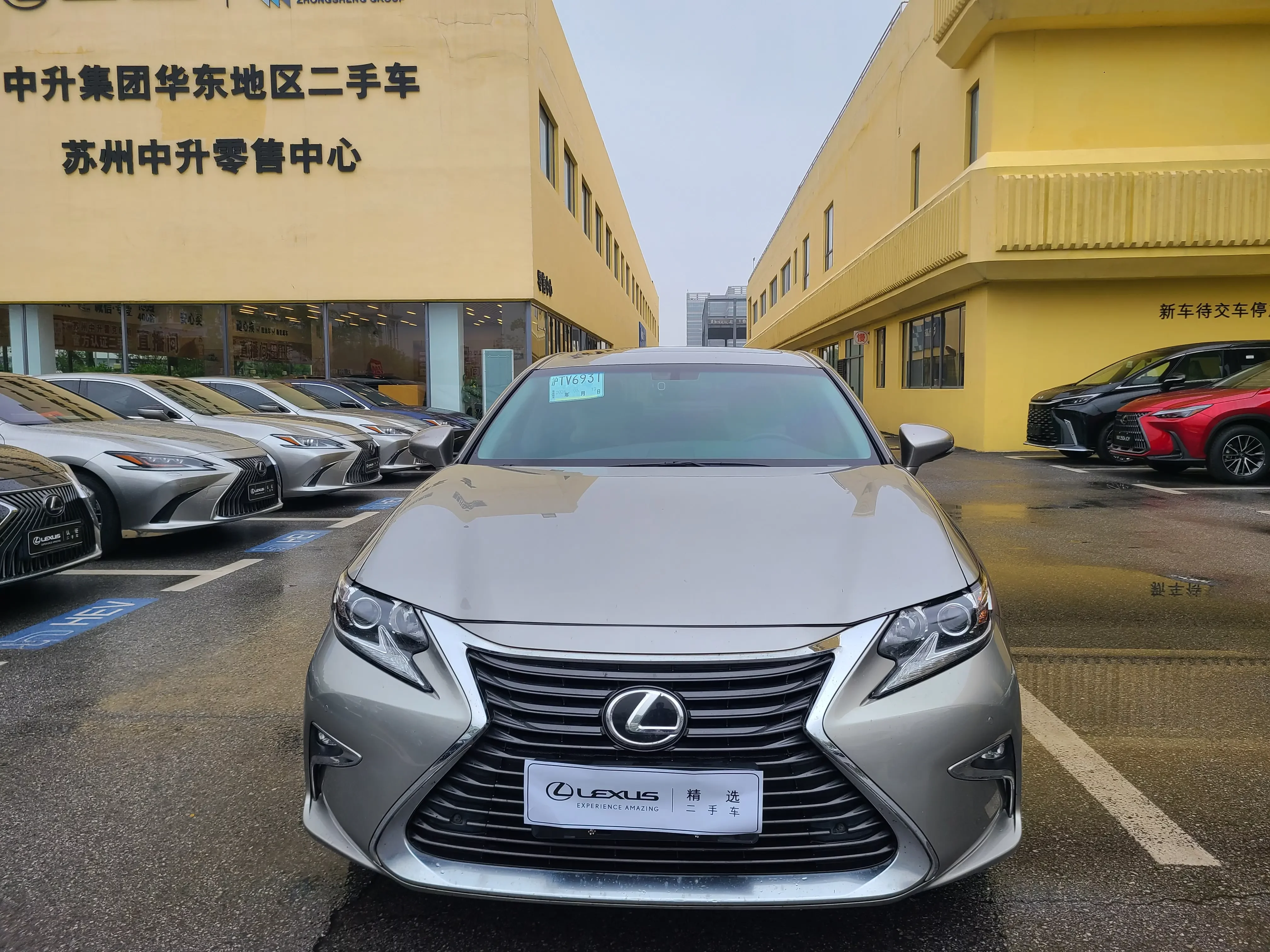 Lexus ES