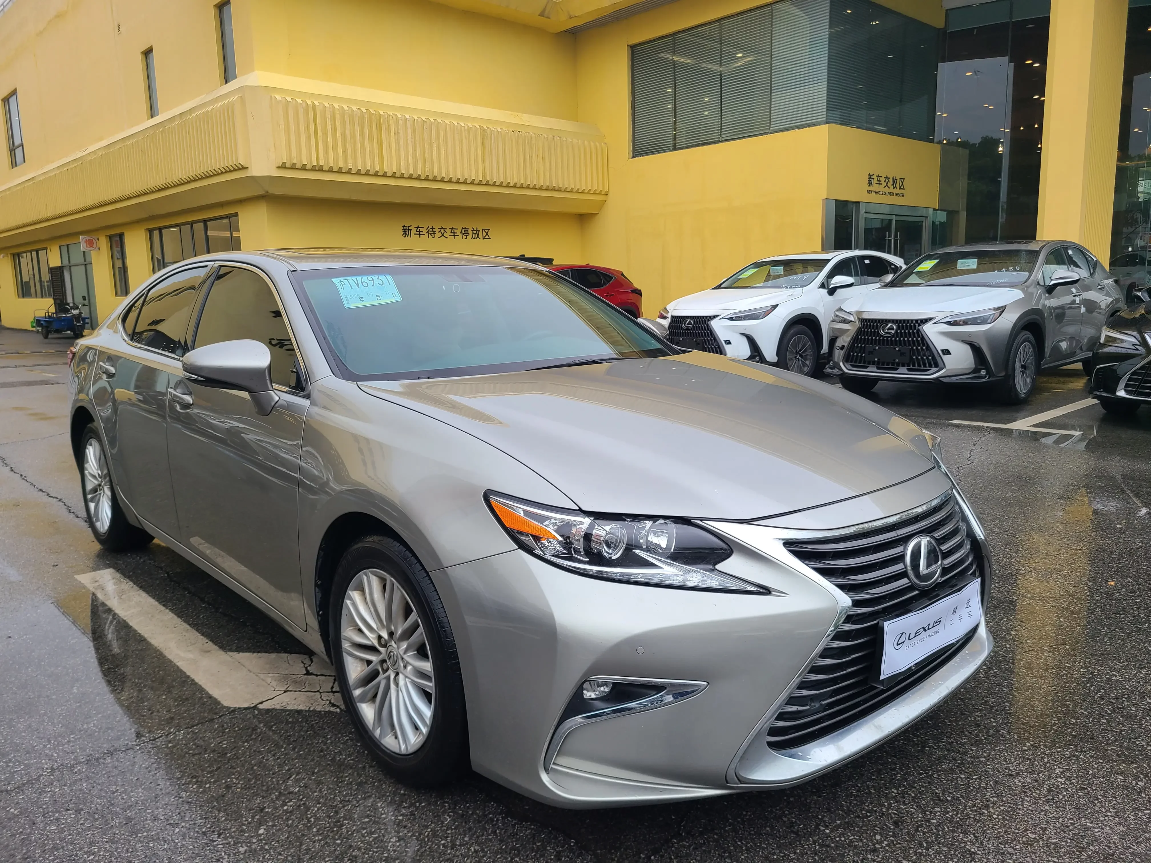 Lexus ES