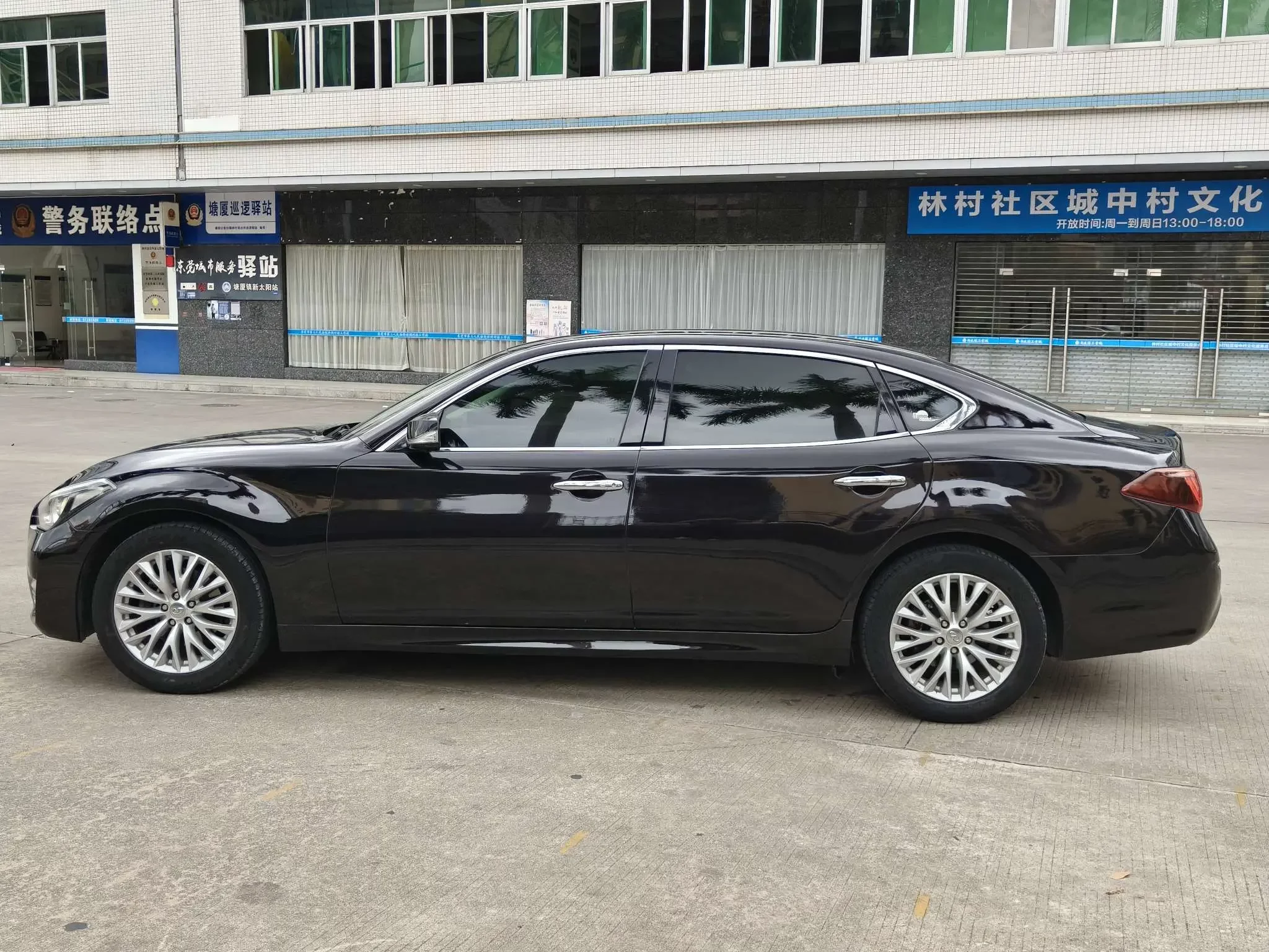 Infiniti Q70