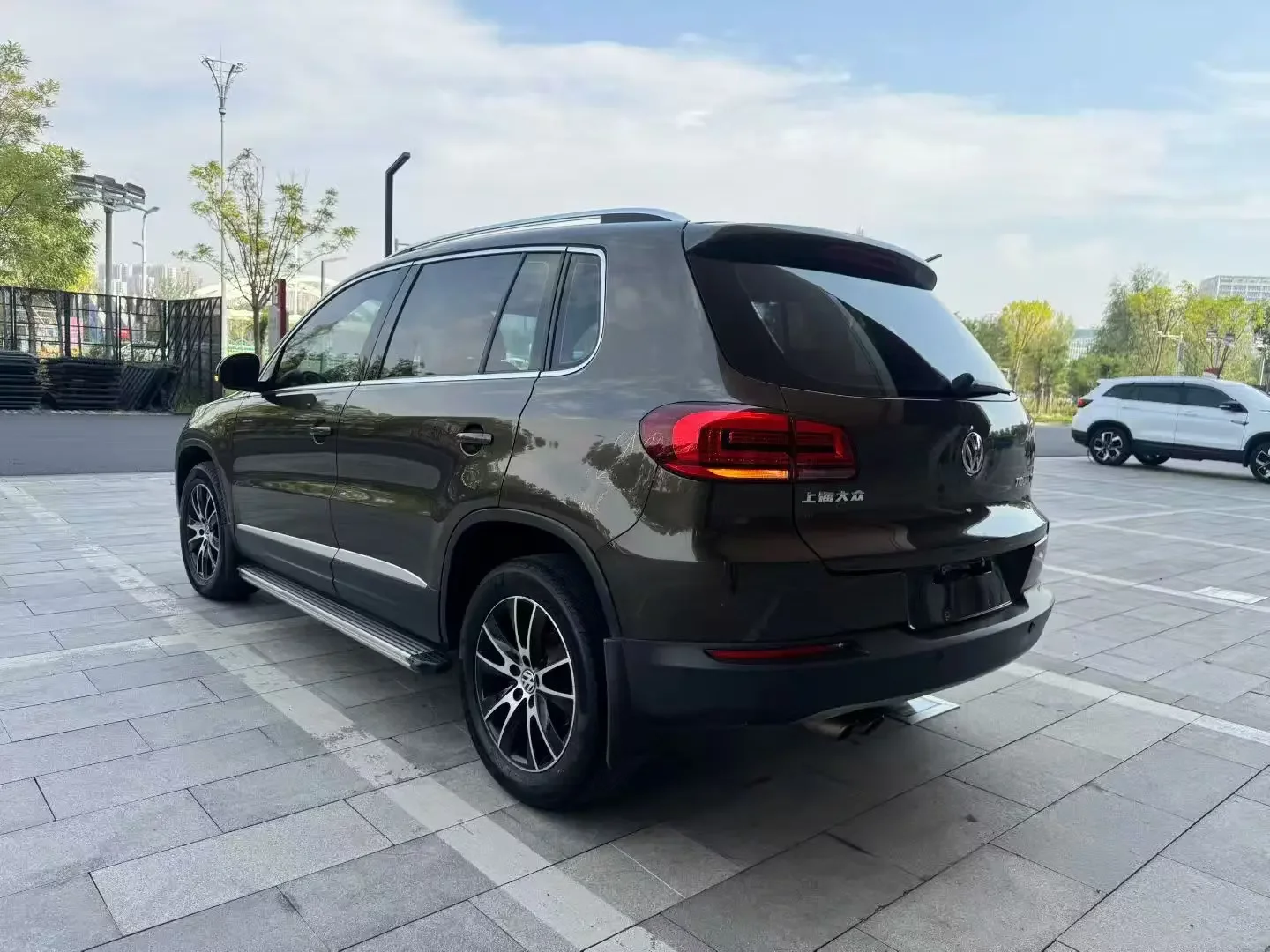 Volkswagen Tiguan (Tharu)