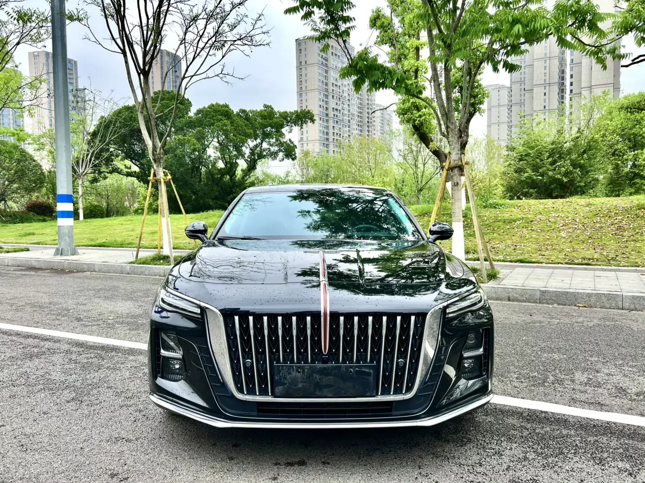 Hongqi H5