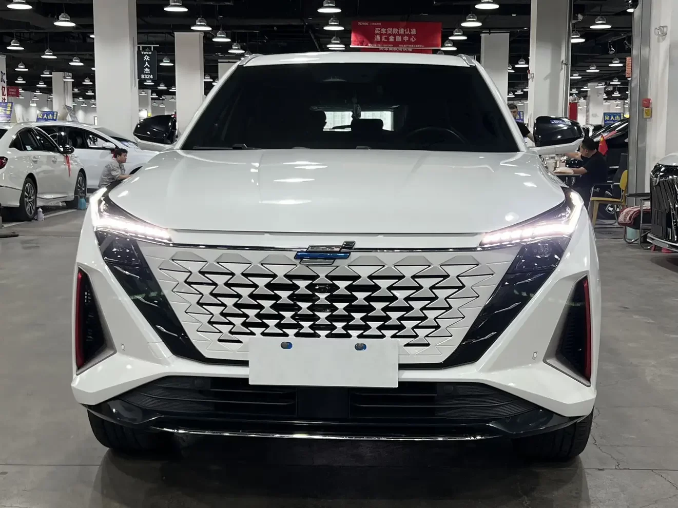 Oshan Changan Auchan Z6