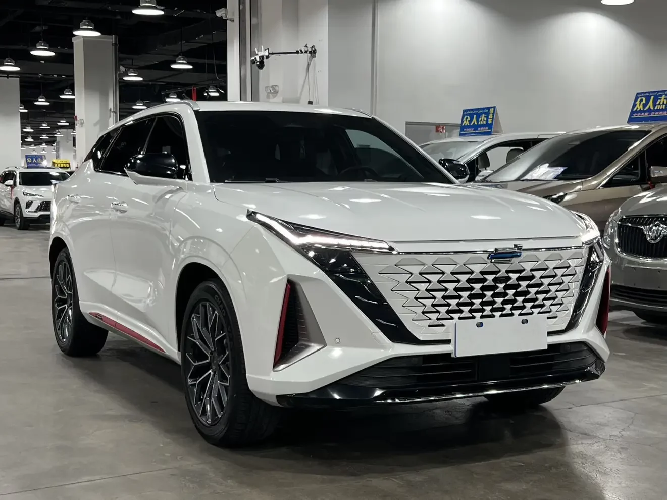 Oshan Changan Auchan Z6