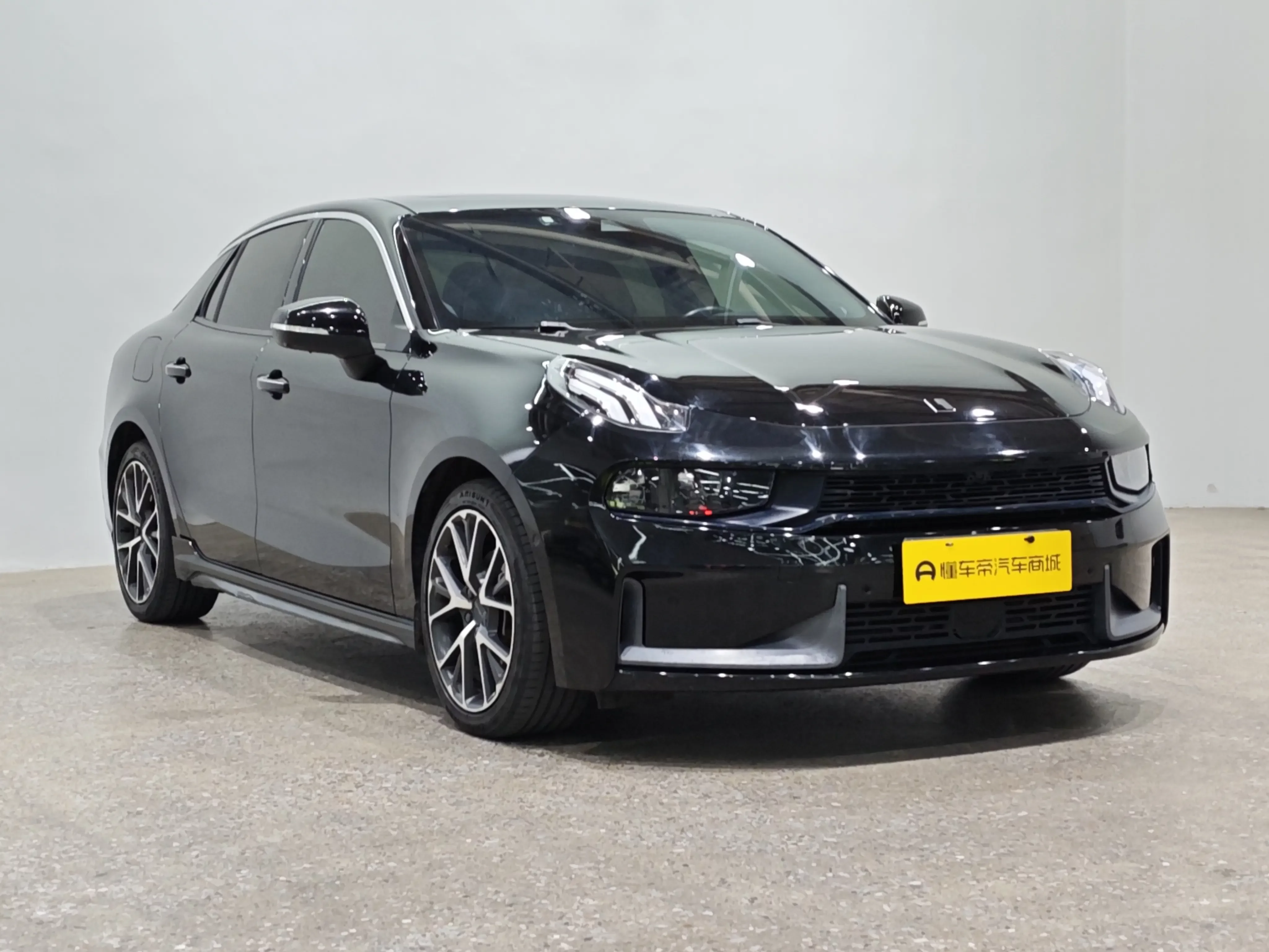Lynk & Co 03