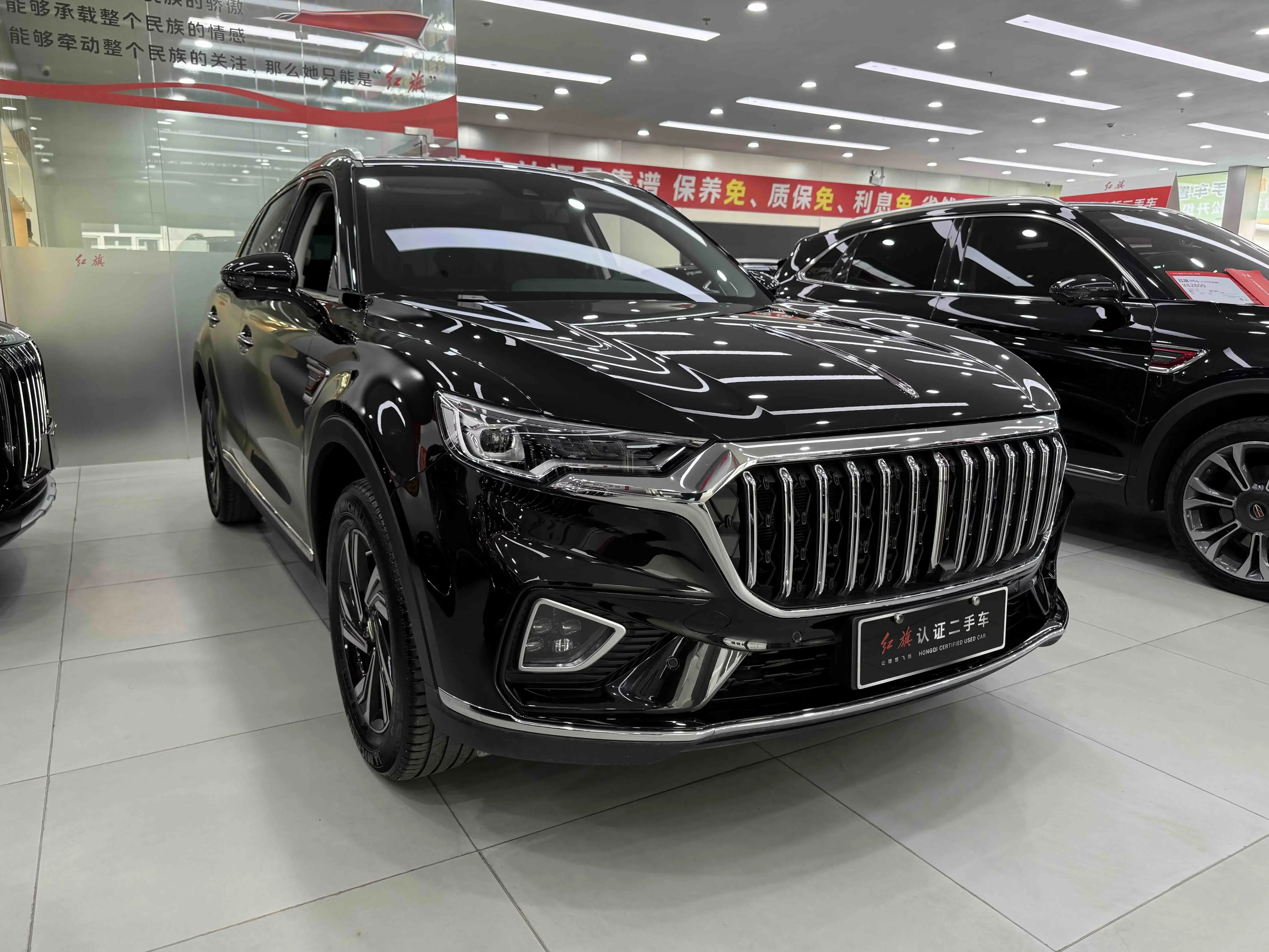 Hongqi HS5