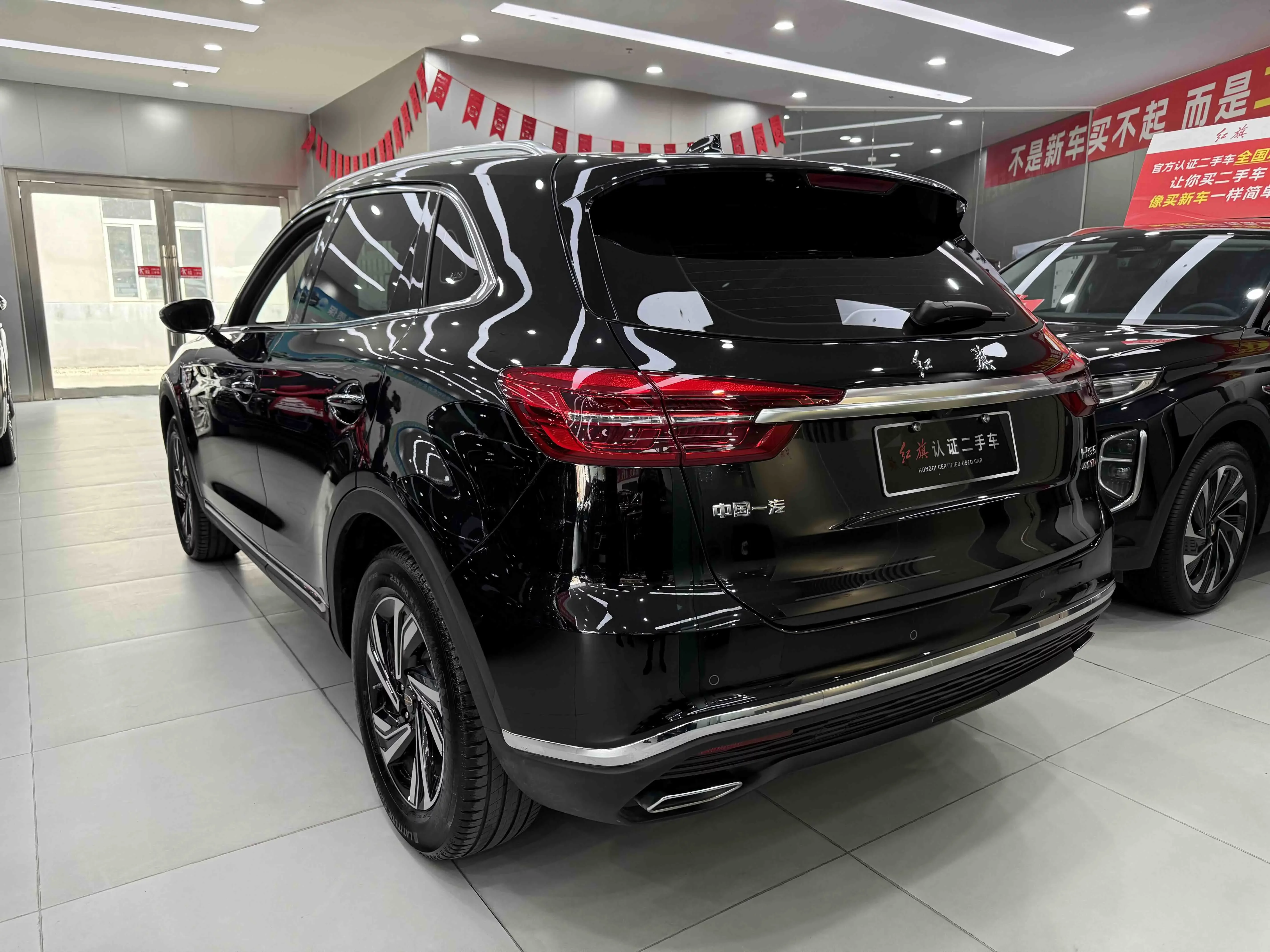 Hongqi HS5