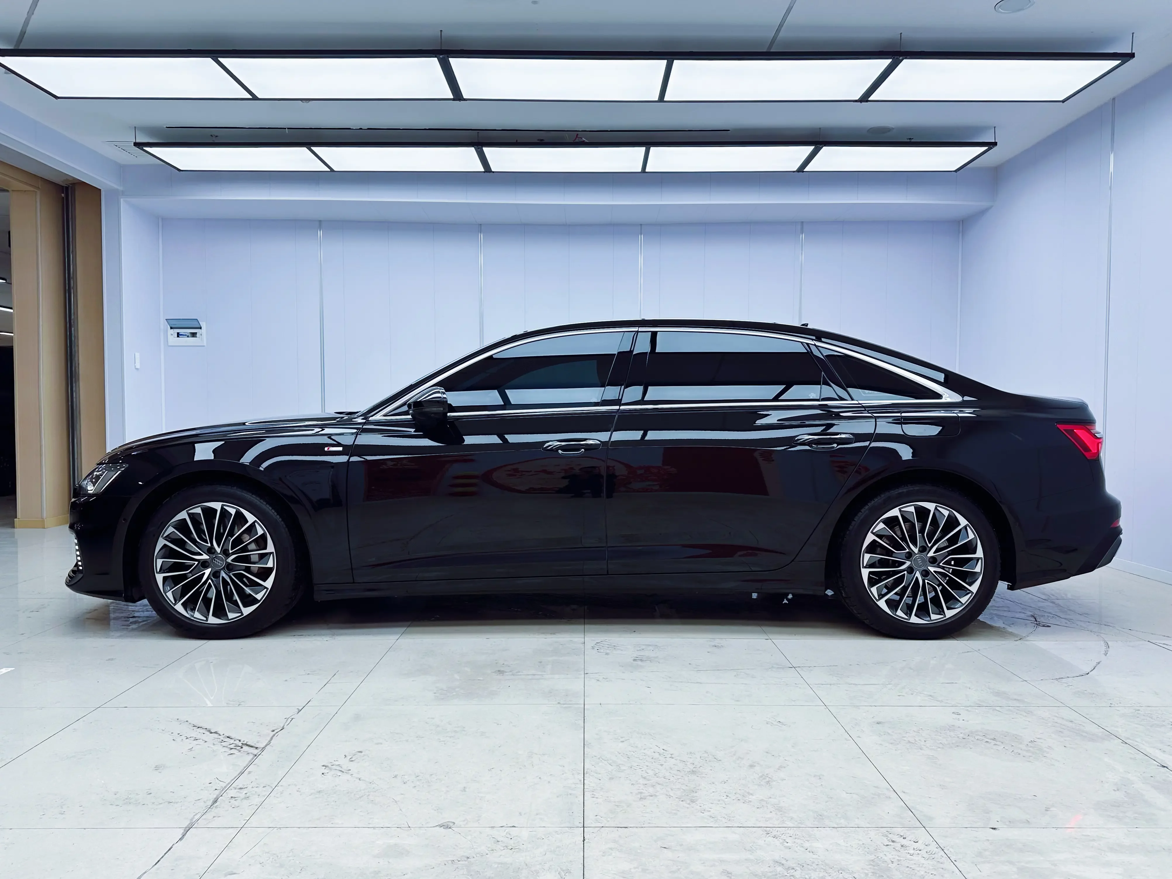 Audi A6L PHEV