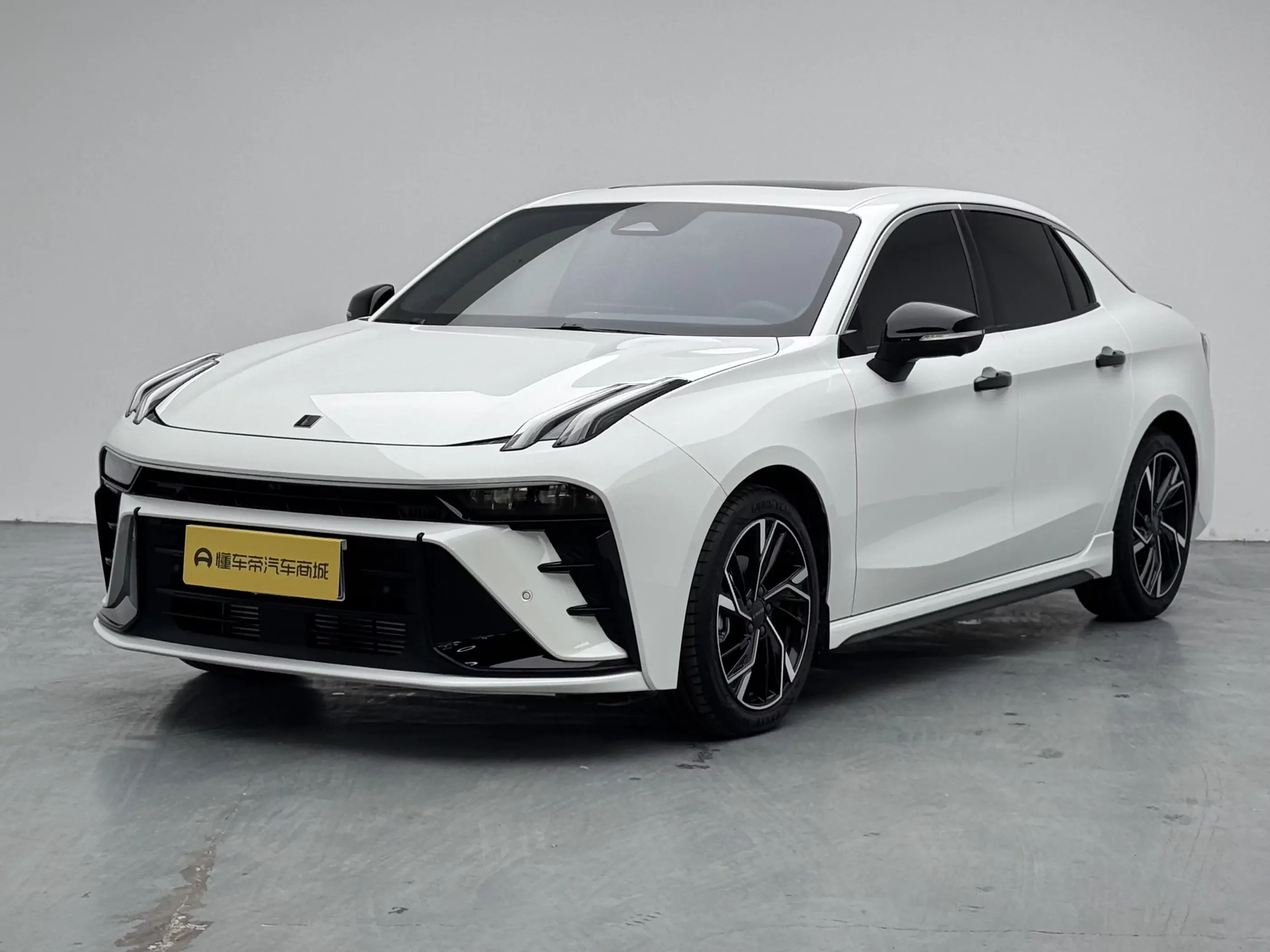 Lynk & Co 03
