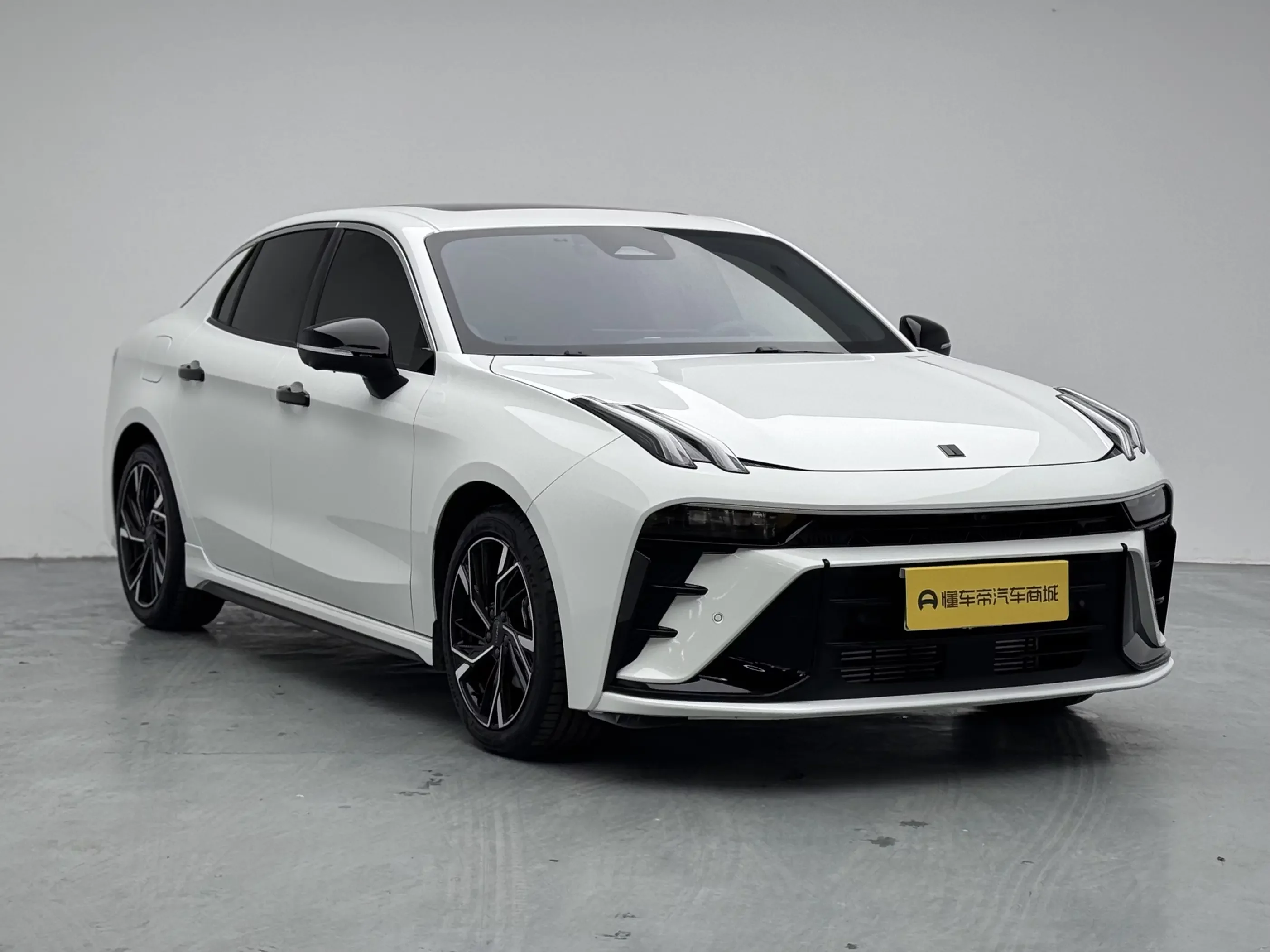 Lynk & Co 03