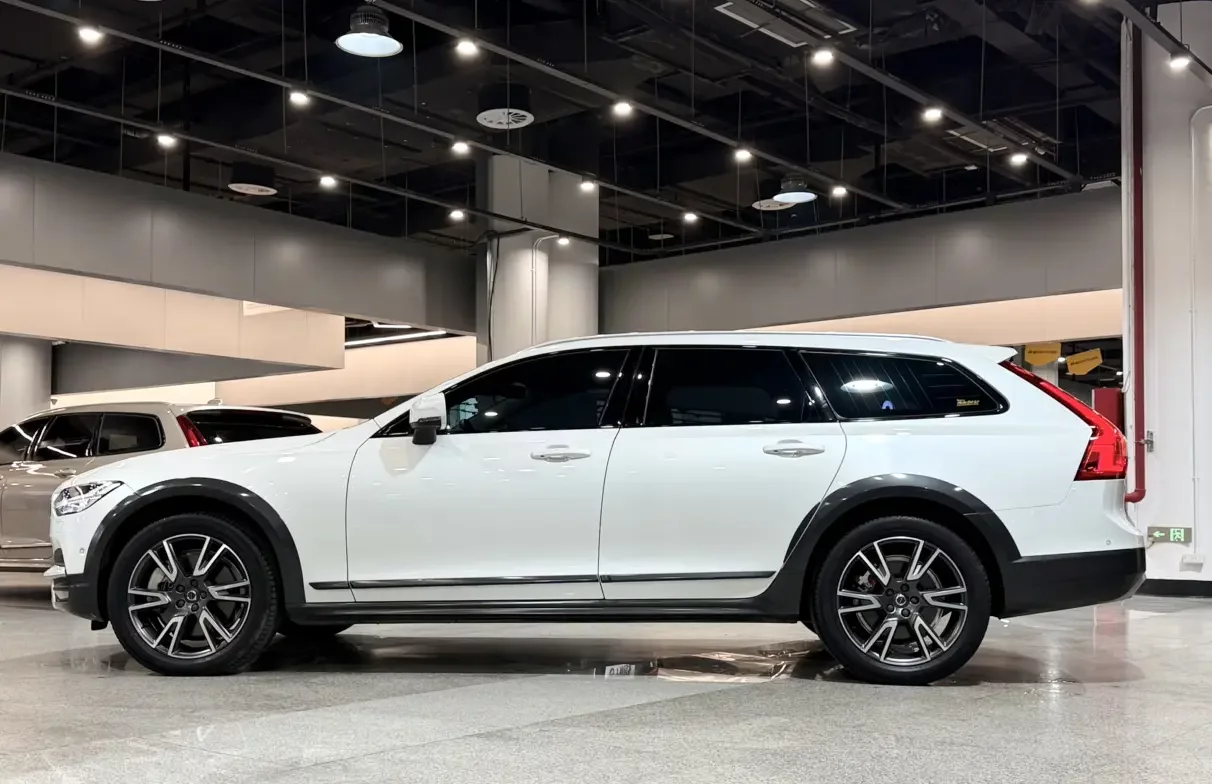 Volvo V90