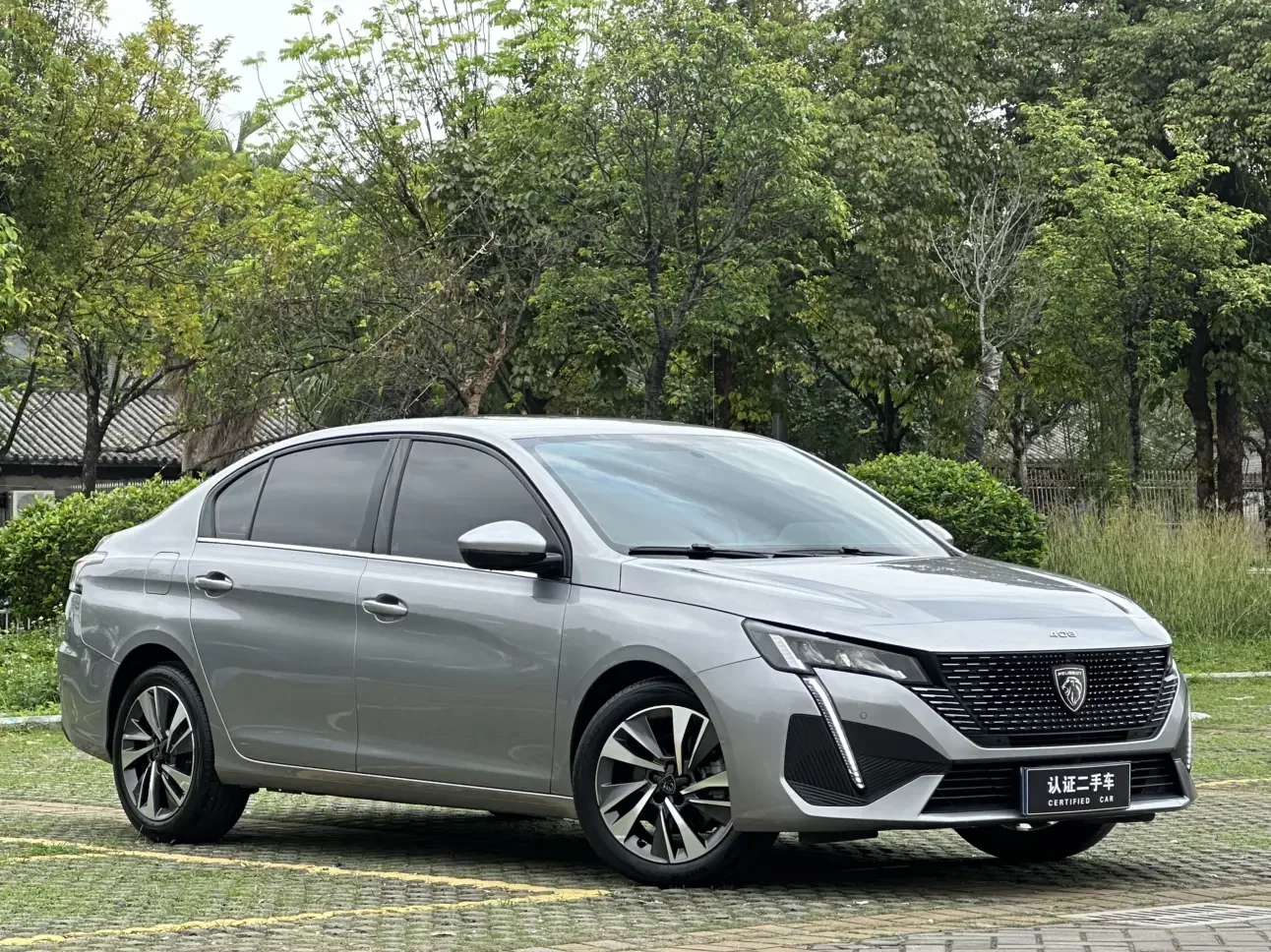 Peugeot 408