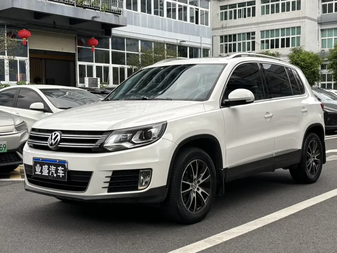 Volkswagen Tiguan (Tharu)