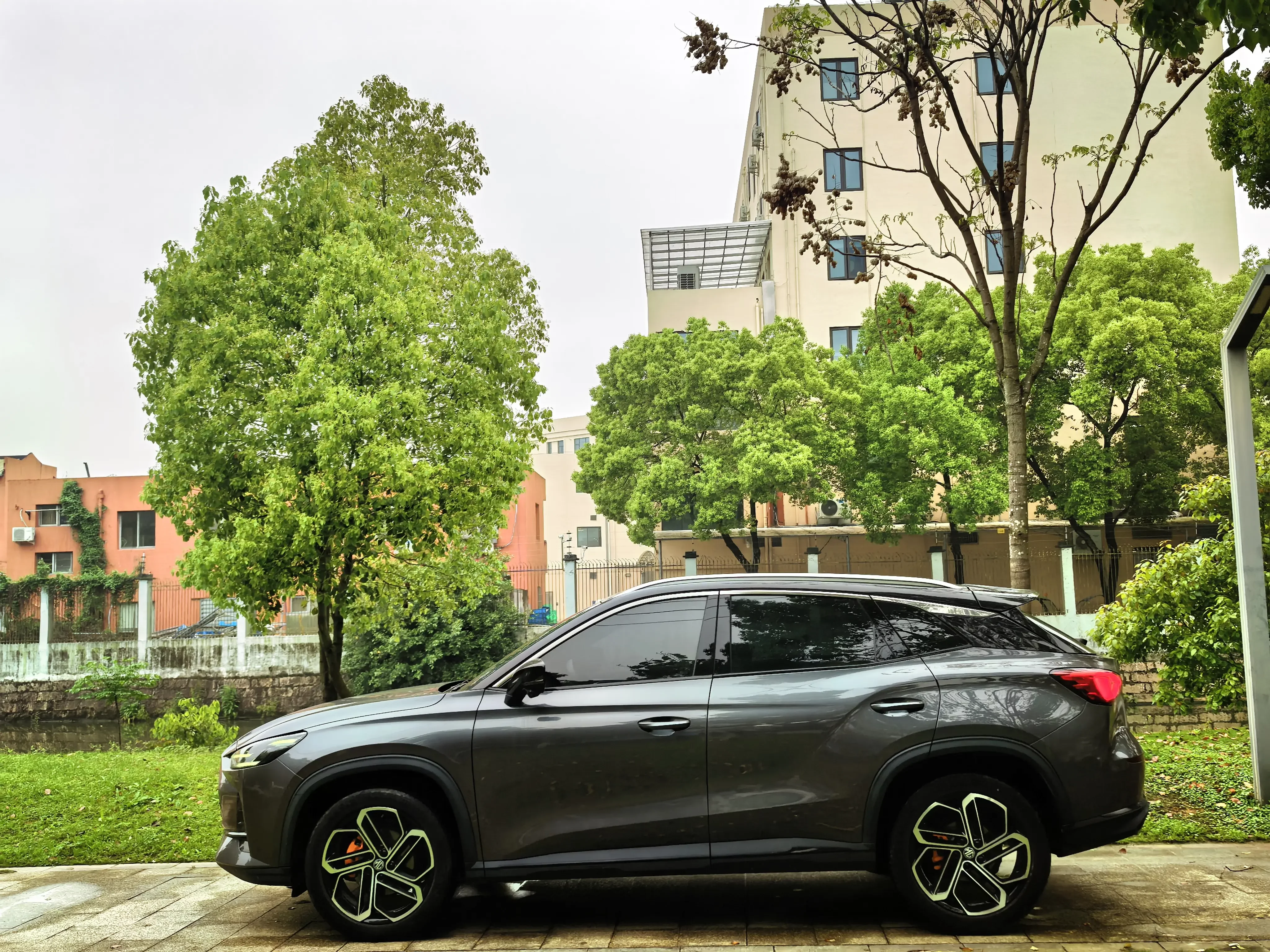 MG ONE