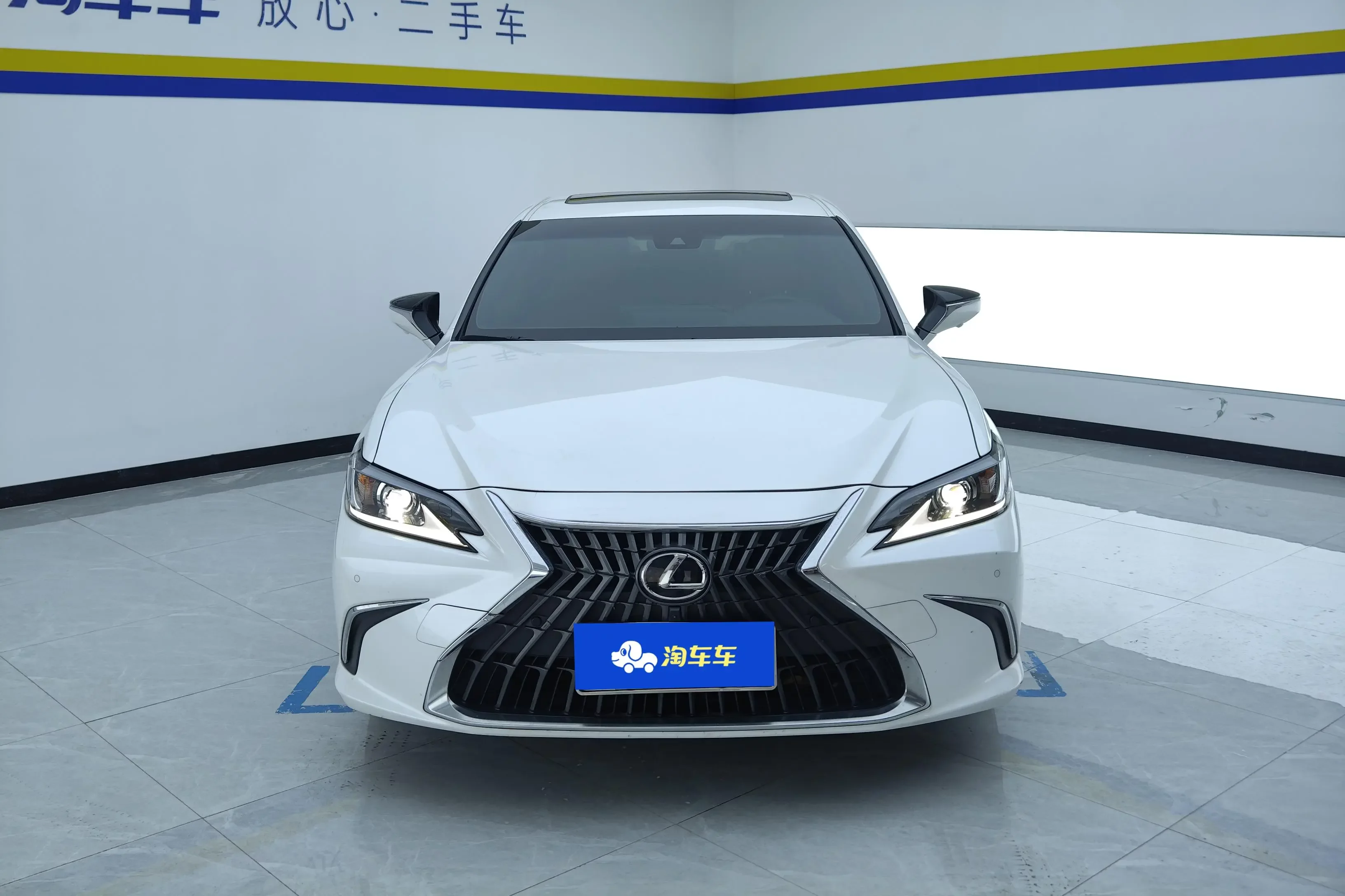 Lexus ES