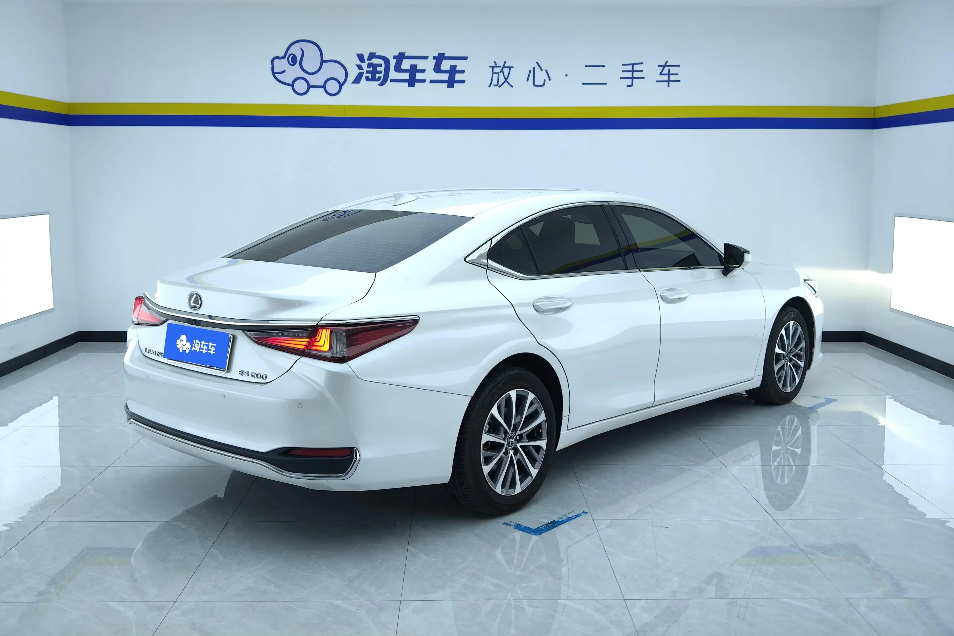 Lexus ES