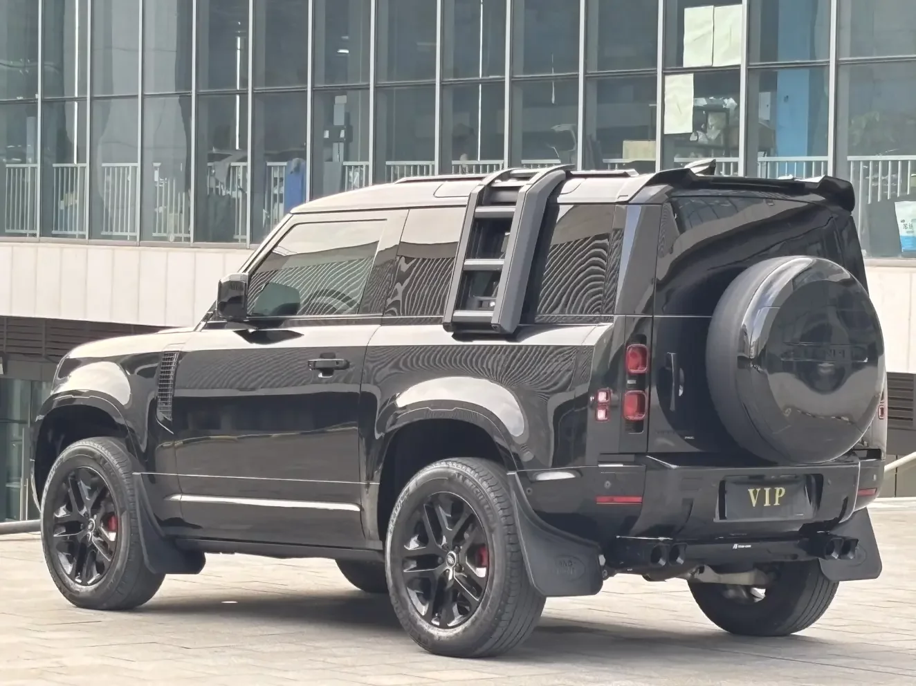 Land Rover guard