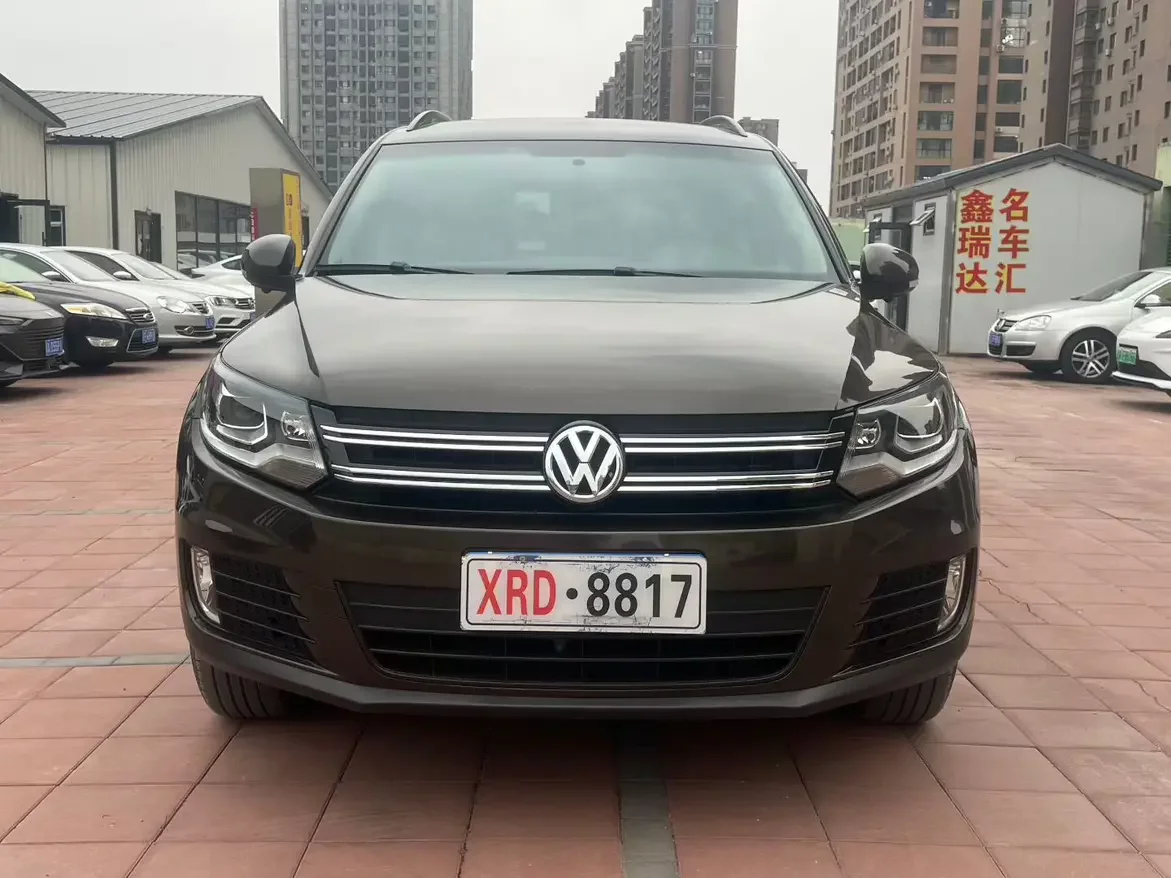 Volkswagen Tiguan (Tharu)