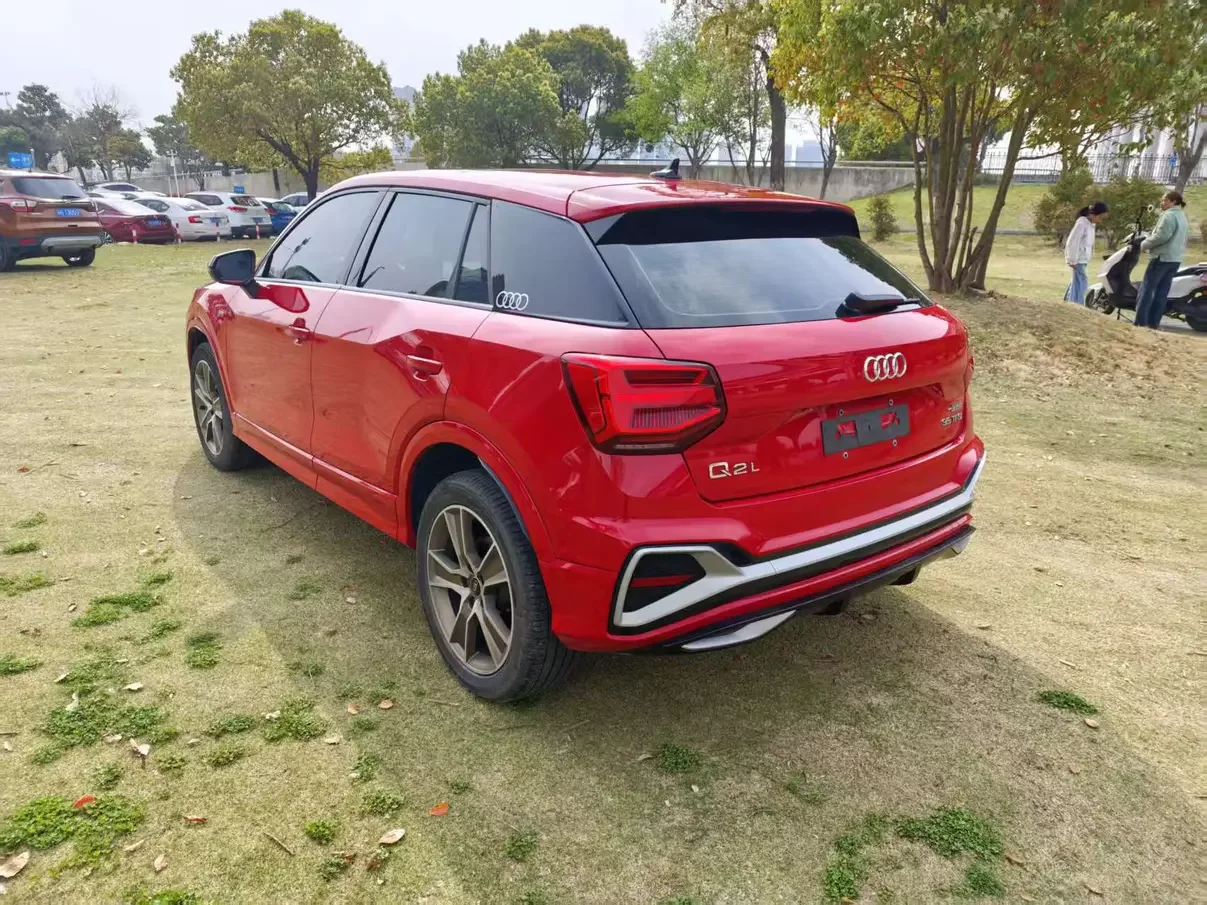 Audi Q2L