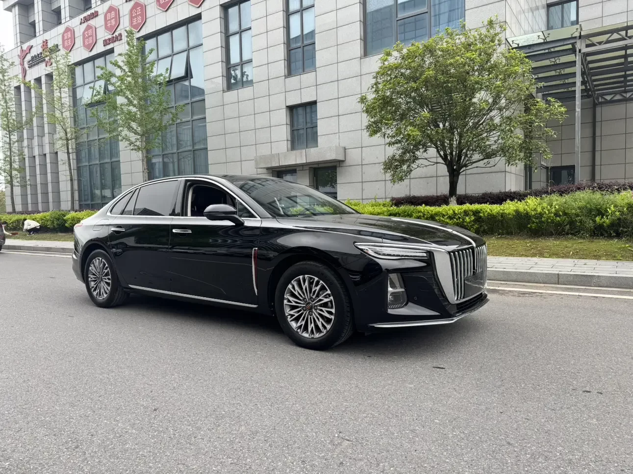 Hongqi H5