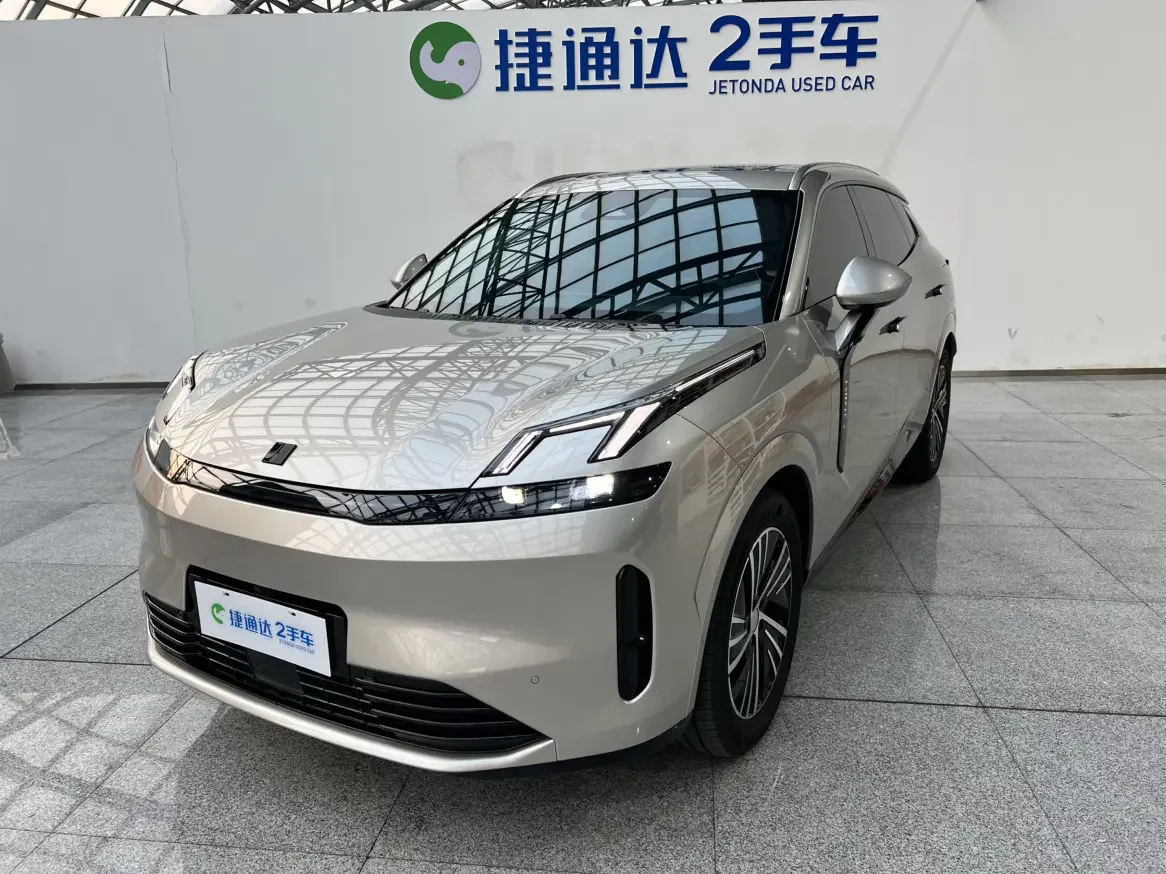 Lynk & Co 08 EM-P