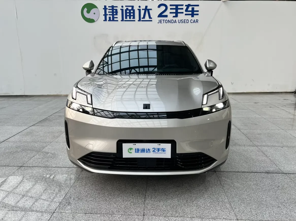Lynk & Co 08 EM-P