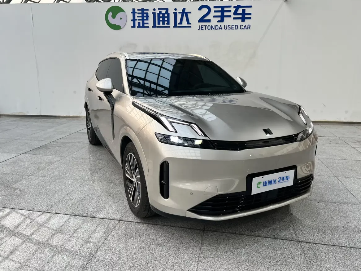 Lynk & Co 08 EM-P
