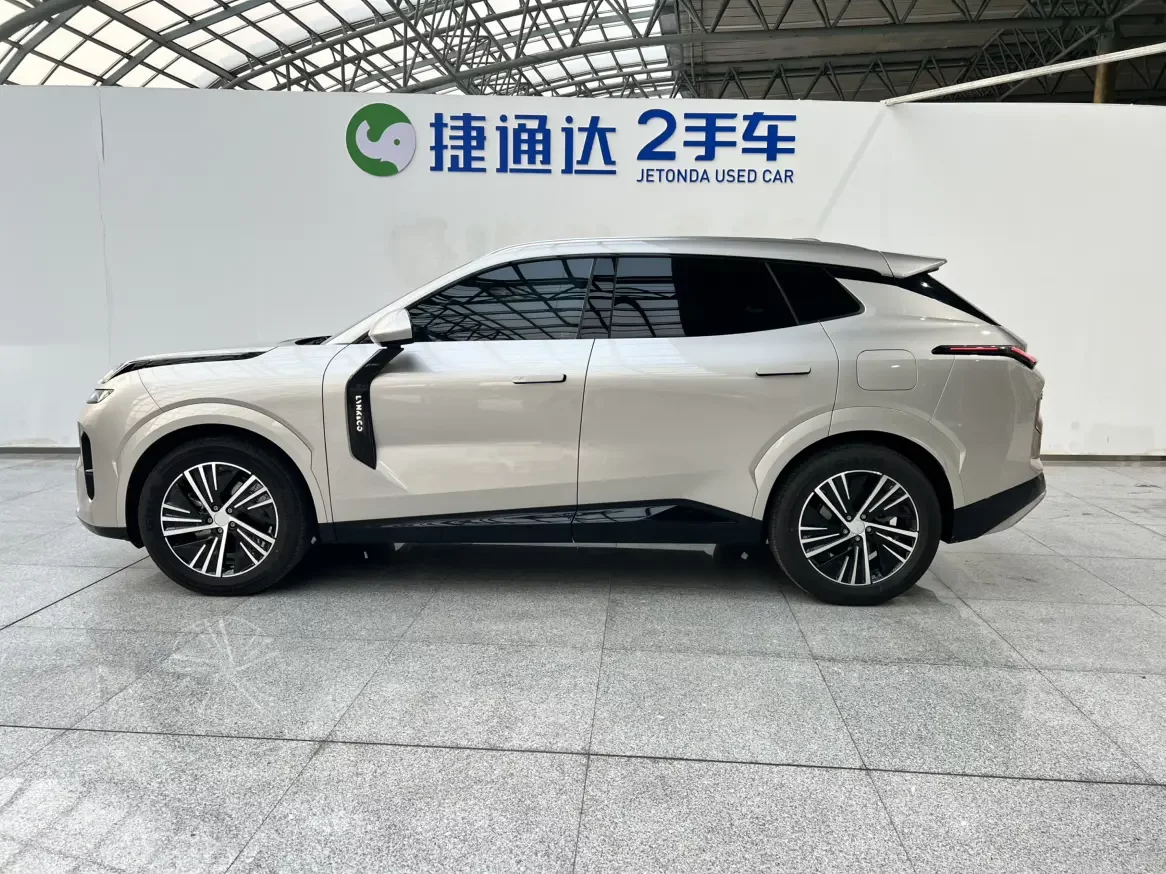 Lynk & Co 08 EM-P