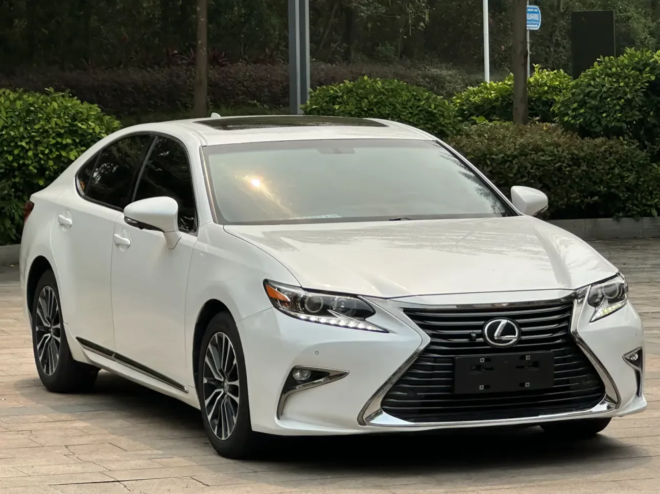 Lexus ES