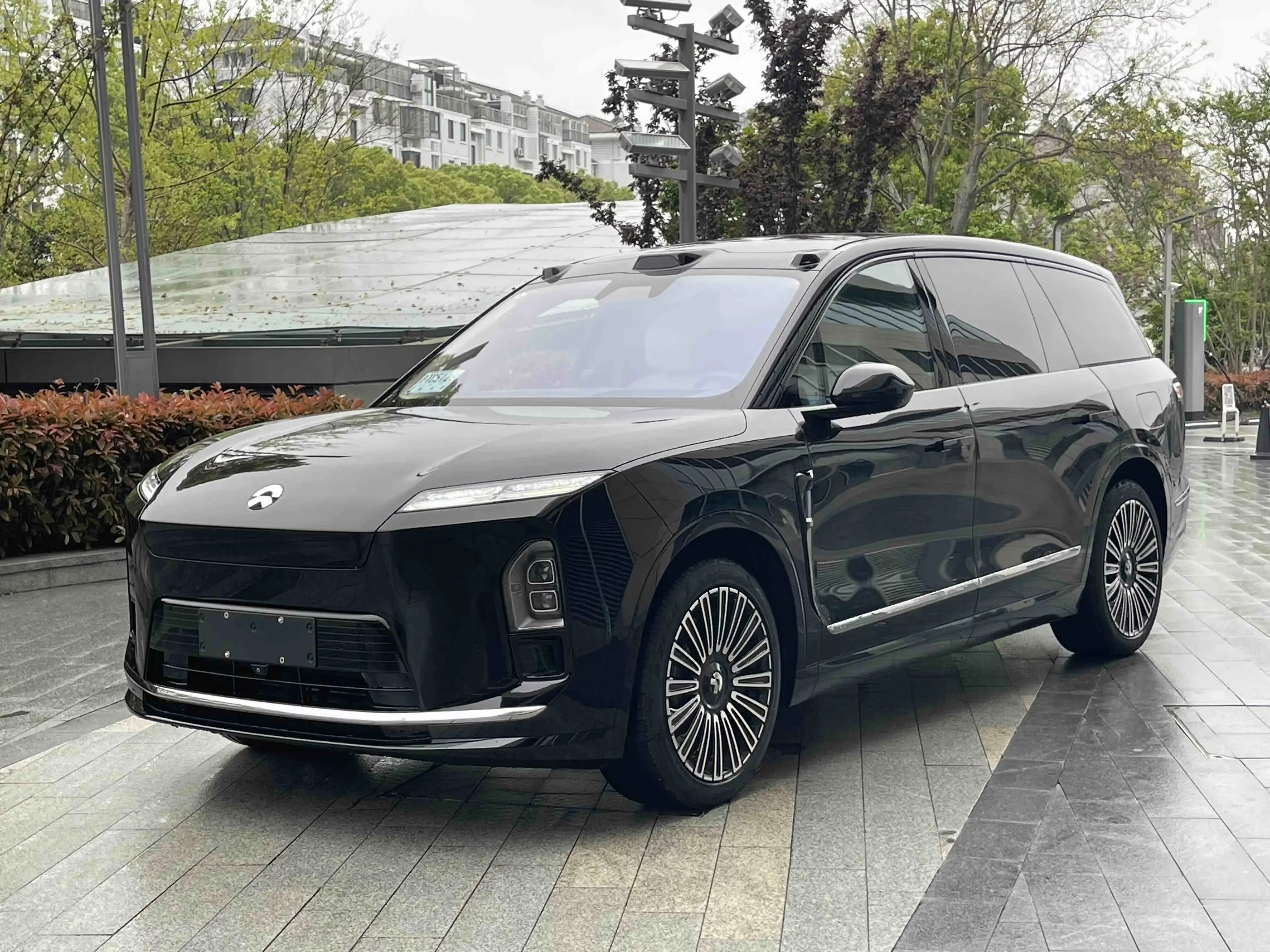 NIO ES8