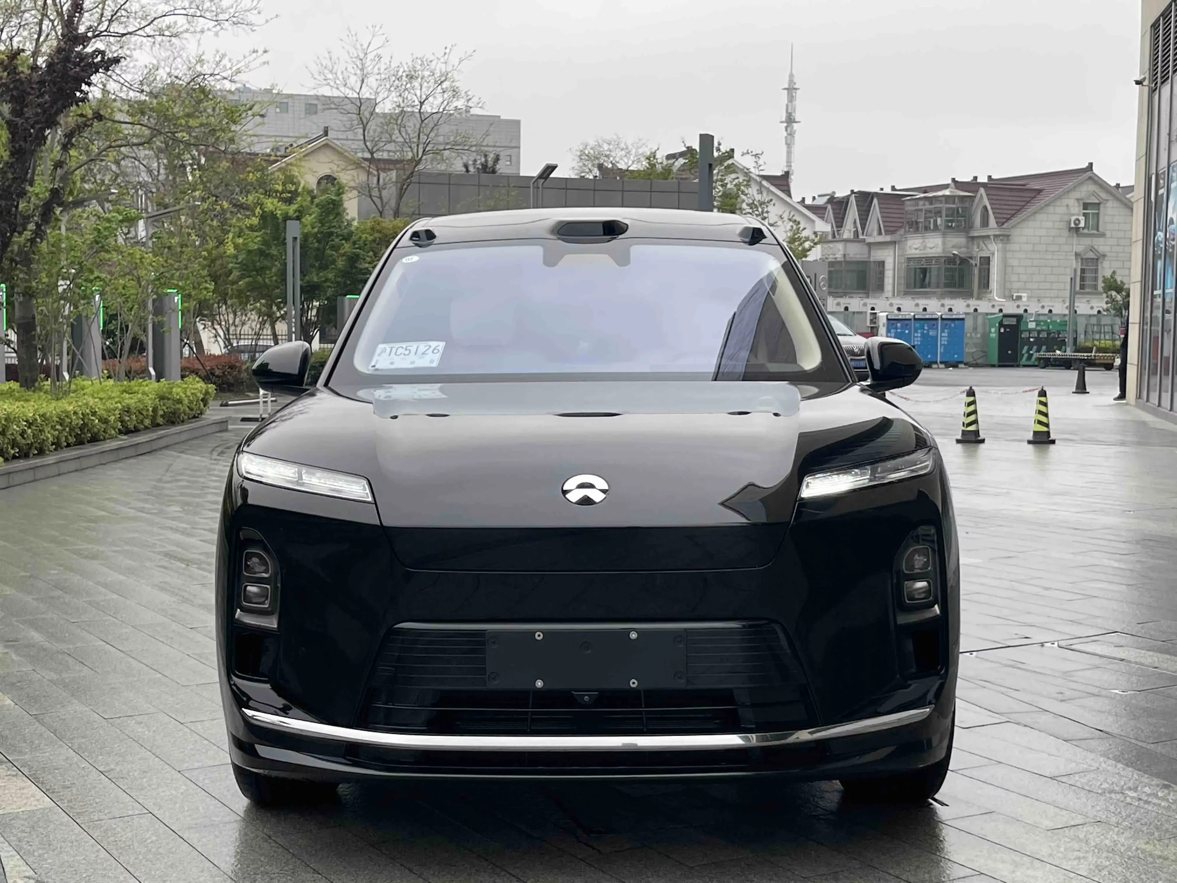 NIO ES8