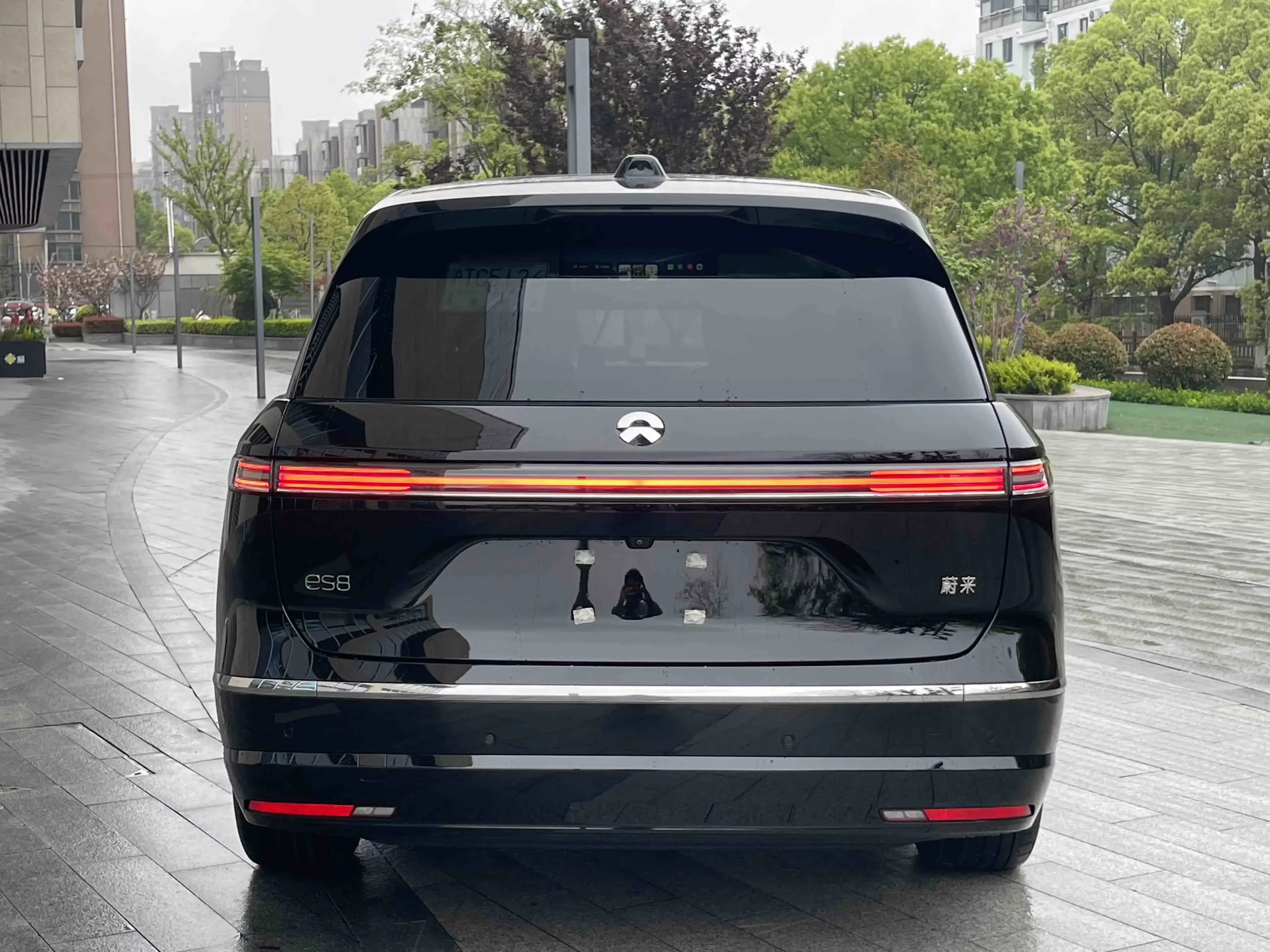 NIO ES8