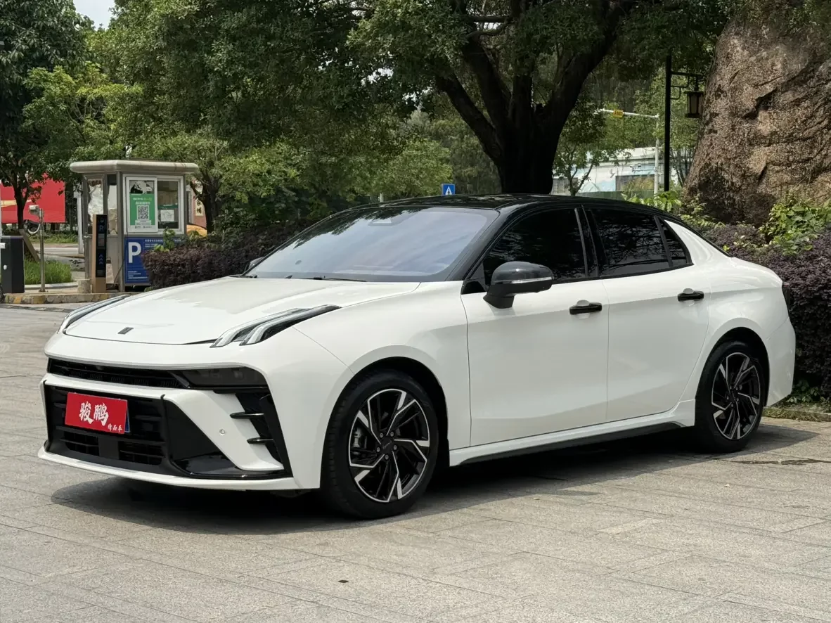 Lynk & Co 03
