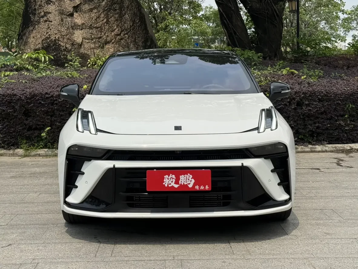 Lynk & Co 03