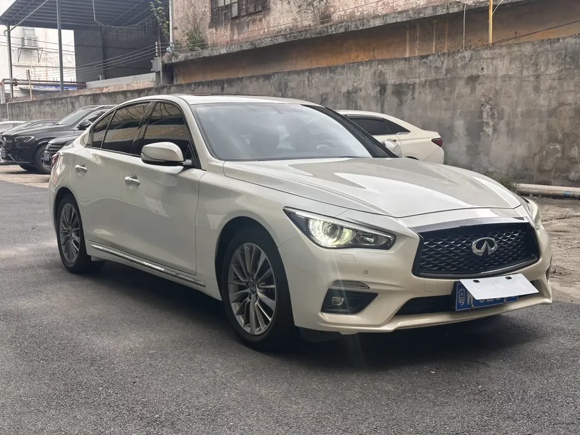 Infiniti Q50L