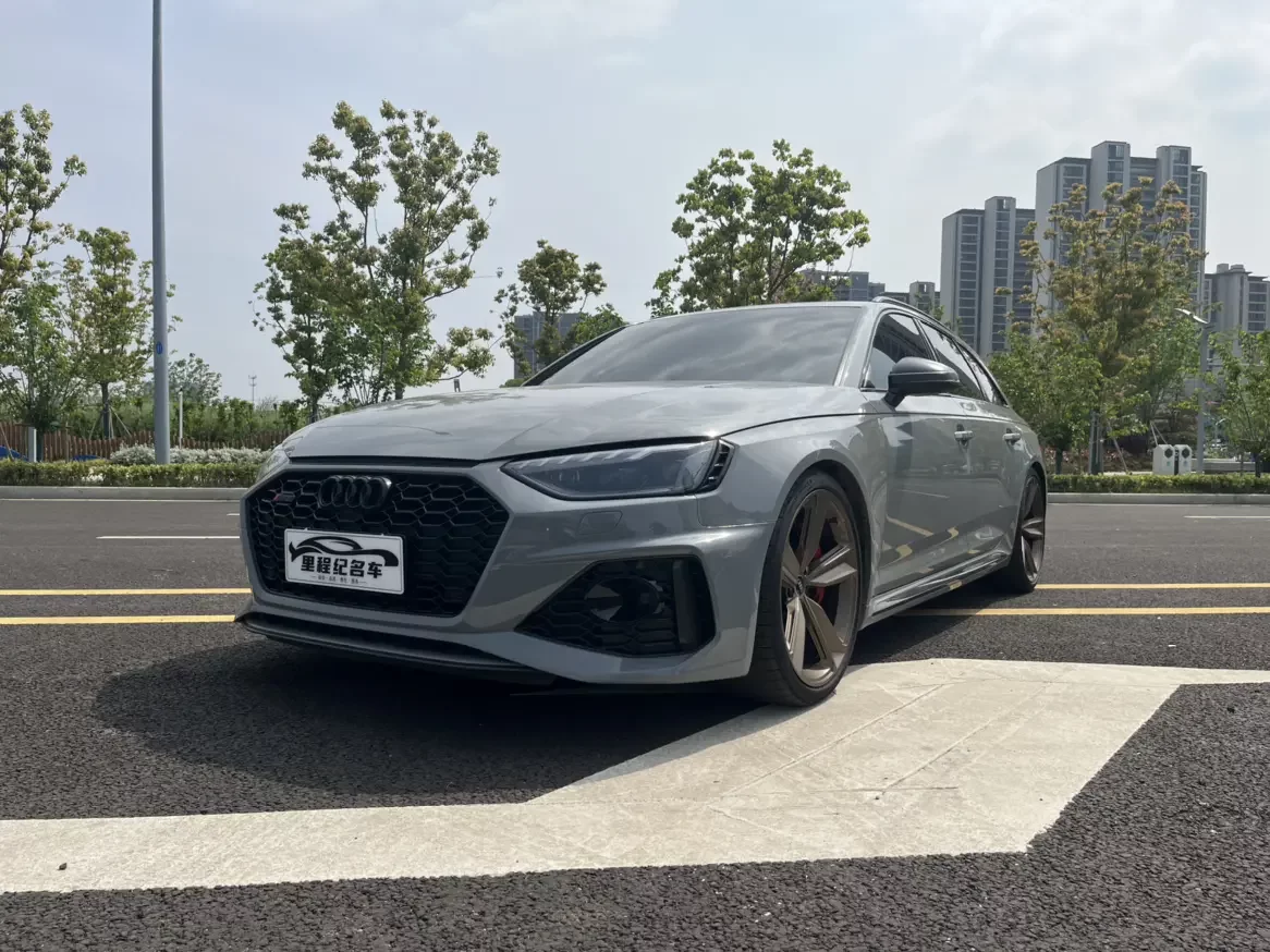 AUDI RS 4