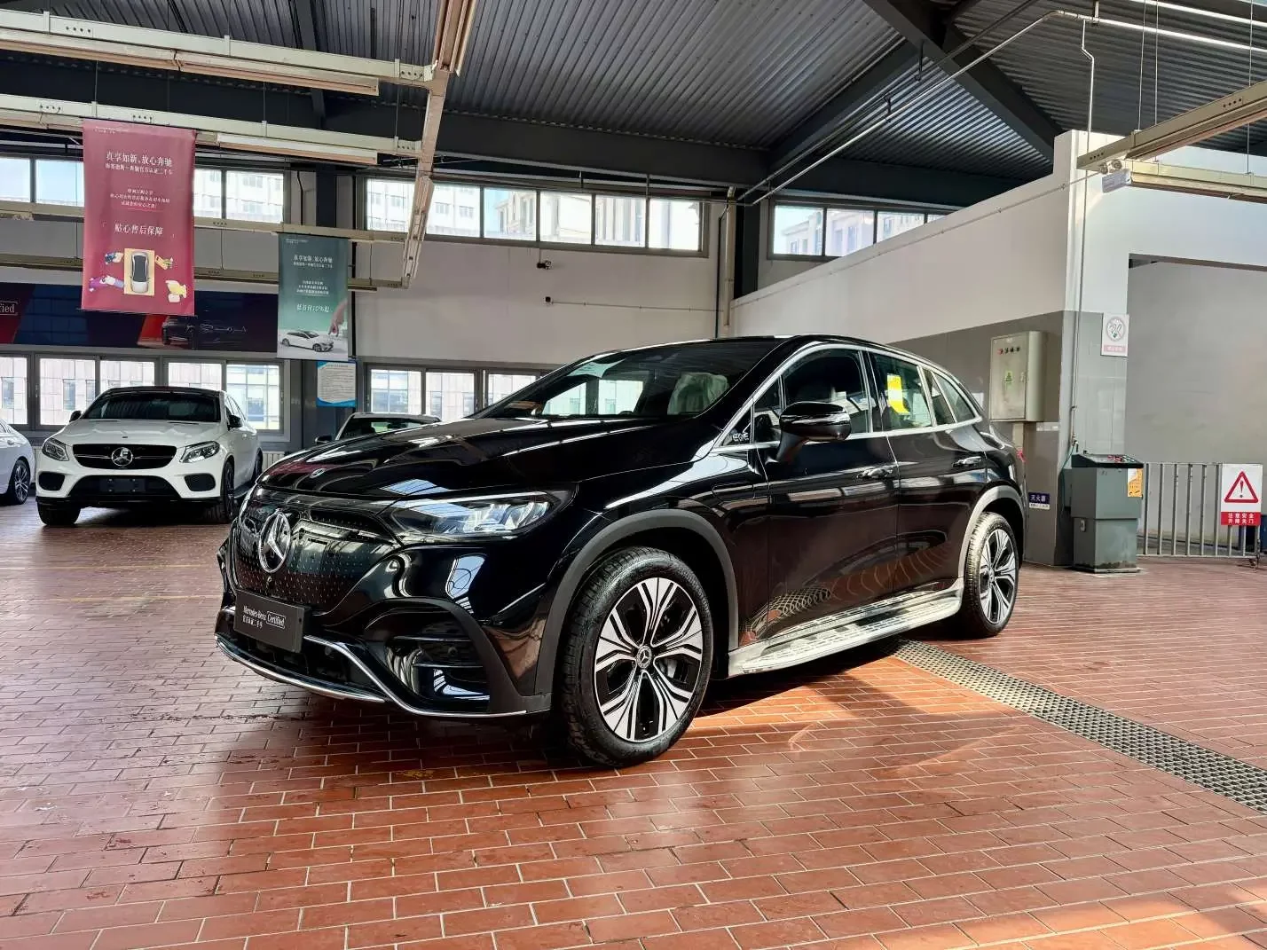 Mercedes-Benz EQE SUV