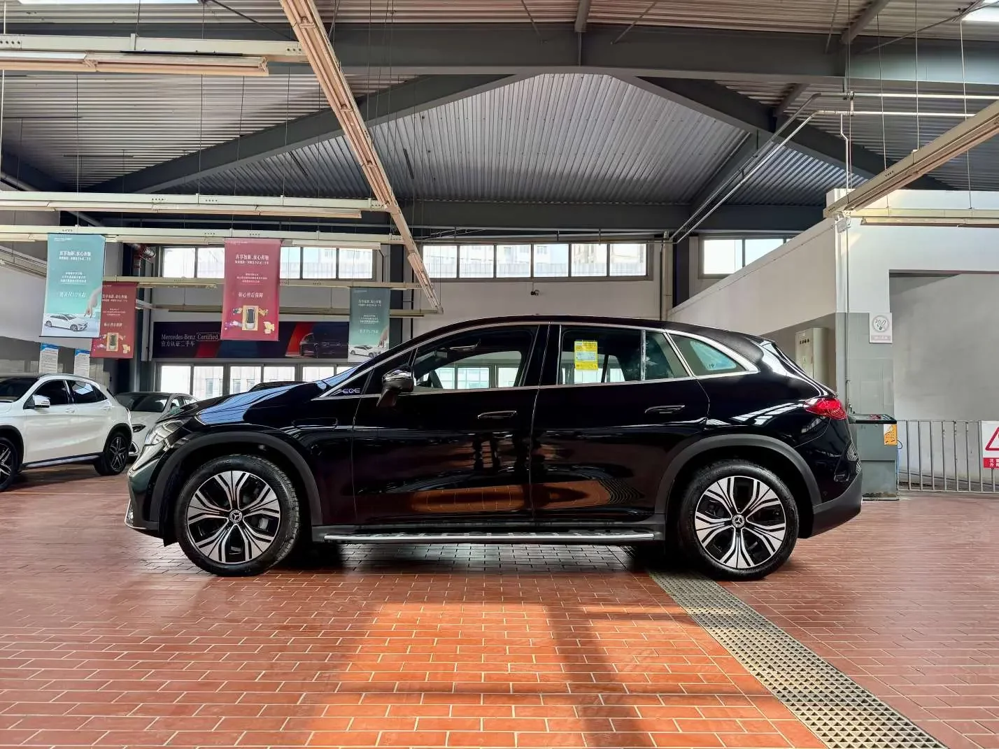 Mercedes-Benz EQE SUV